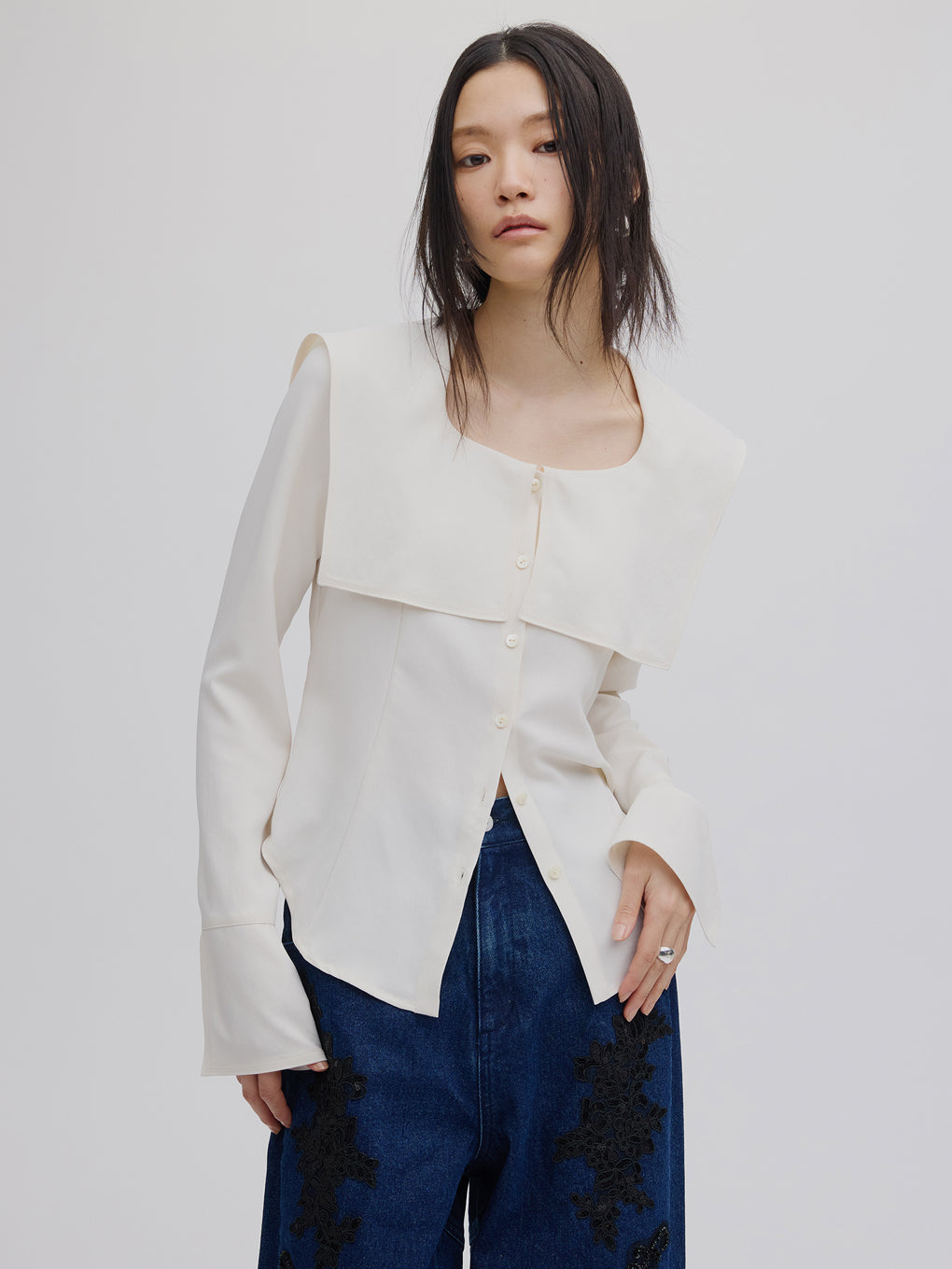 SQUARE COLLAR BACK SATIN BLOUSE