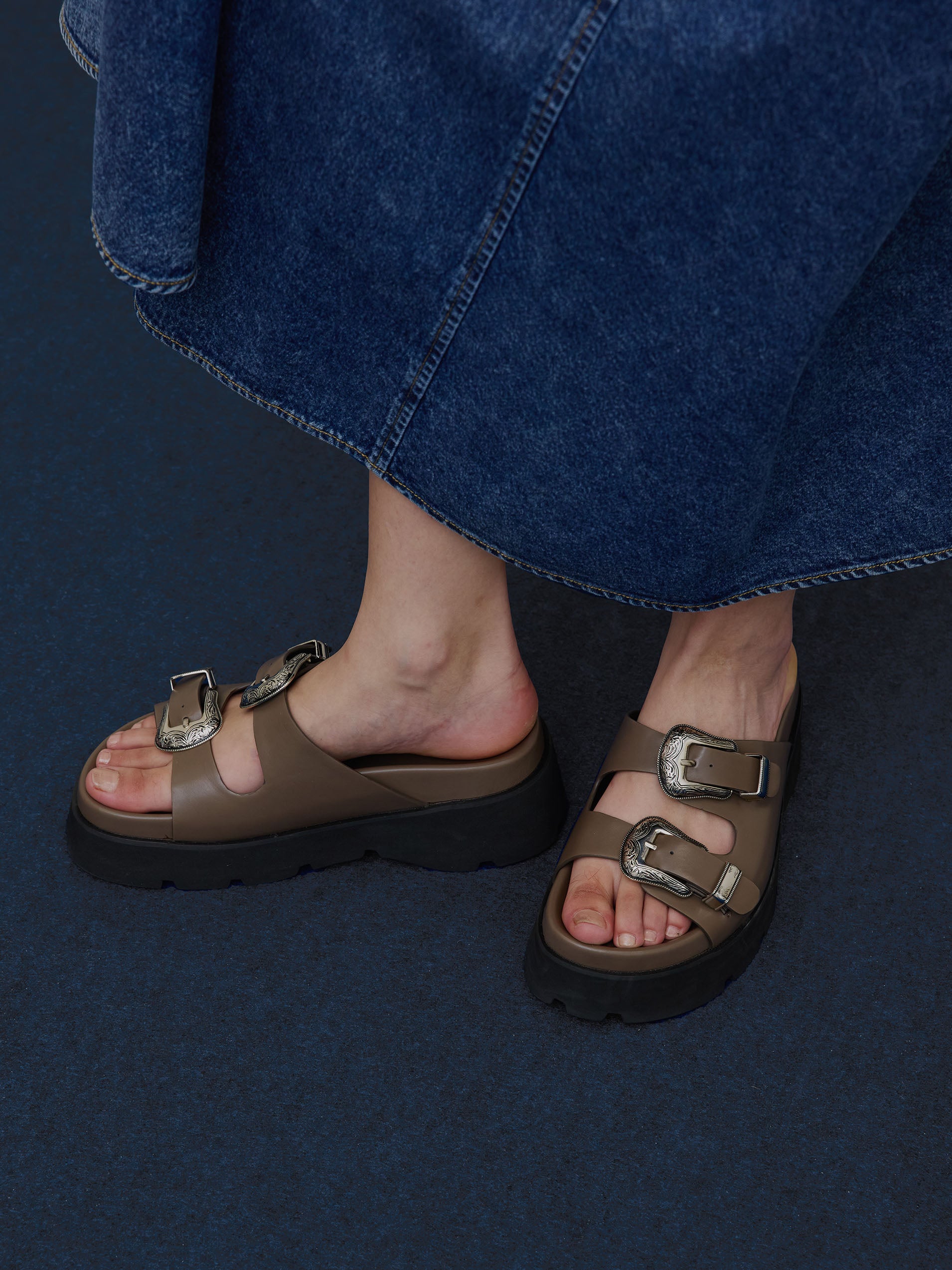 MEDI WESTERN BUCKLE SANDALS