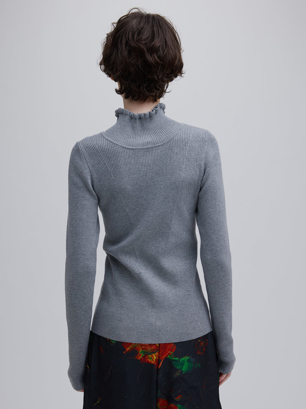 UND 2WAY FRILL NECK ZIP KNIT TOP
