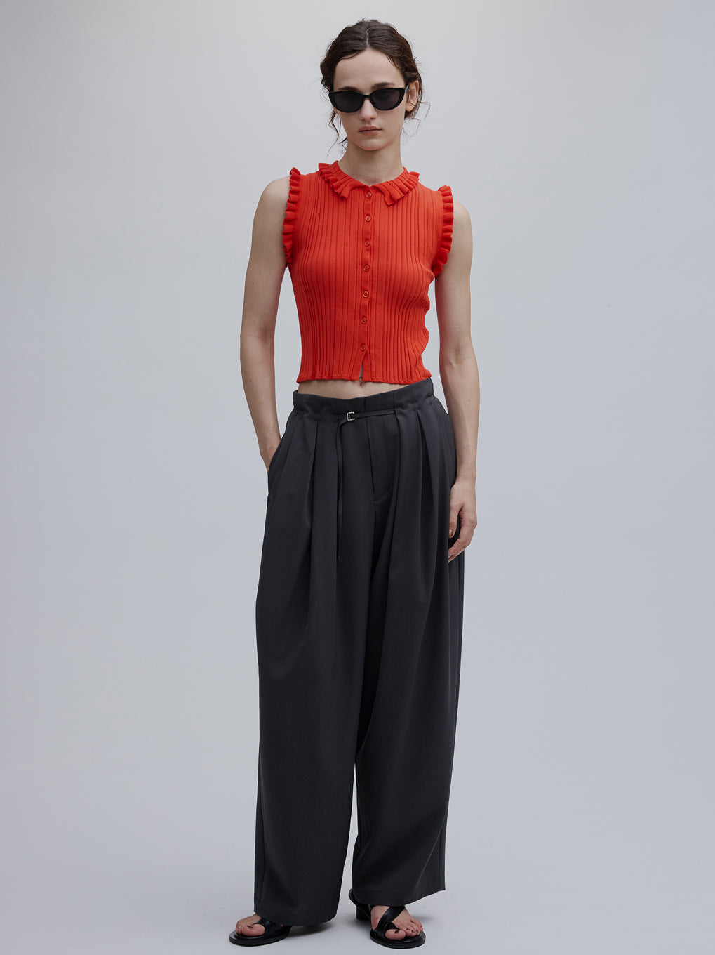 COMPACT FRILL COLLAR KNIT