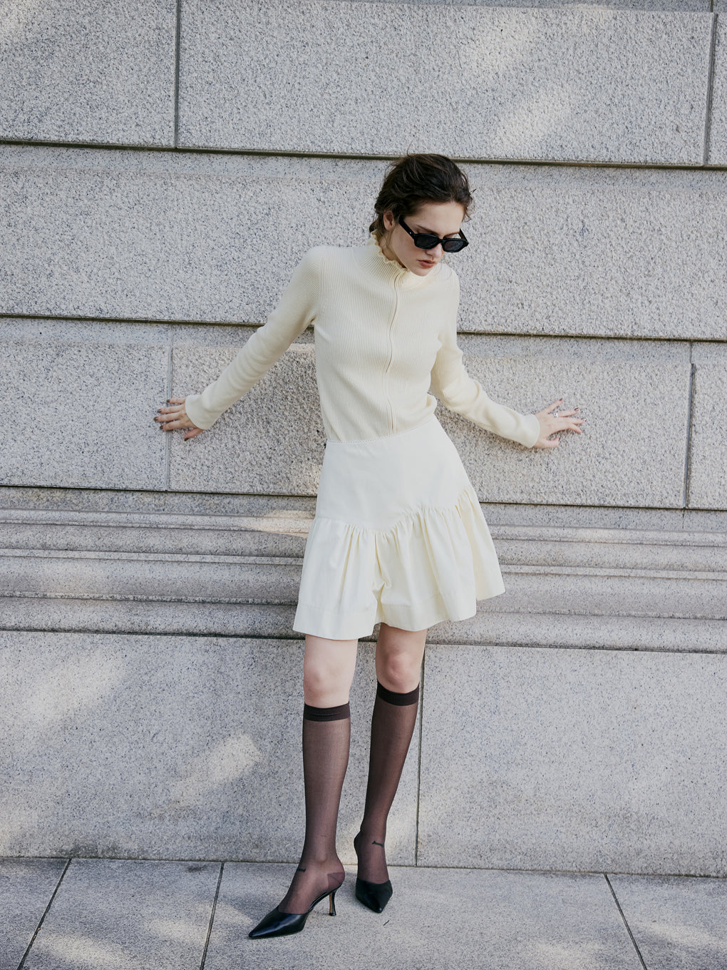 UND CURVE GATHER VOLUME SKIRT