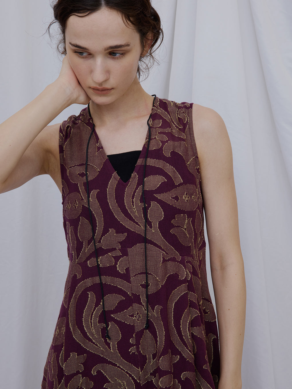 MEDI KITTY V NECK DRESS