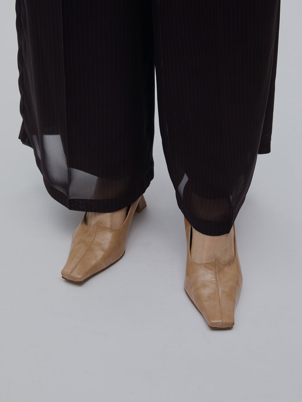 HEART CUT SQUARE TOE PUMPS