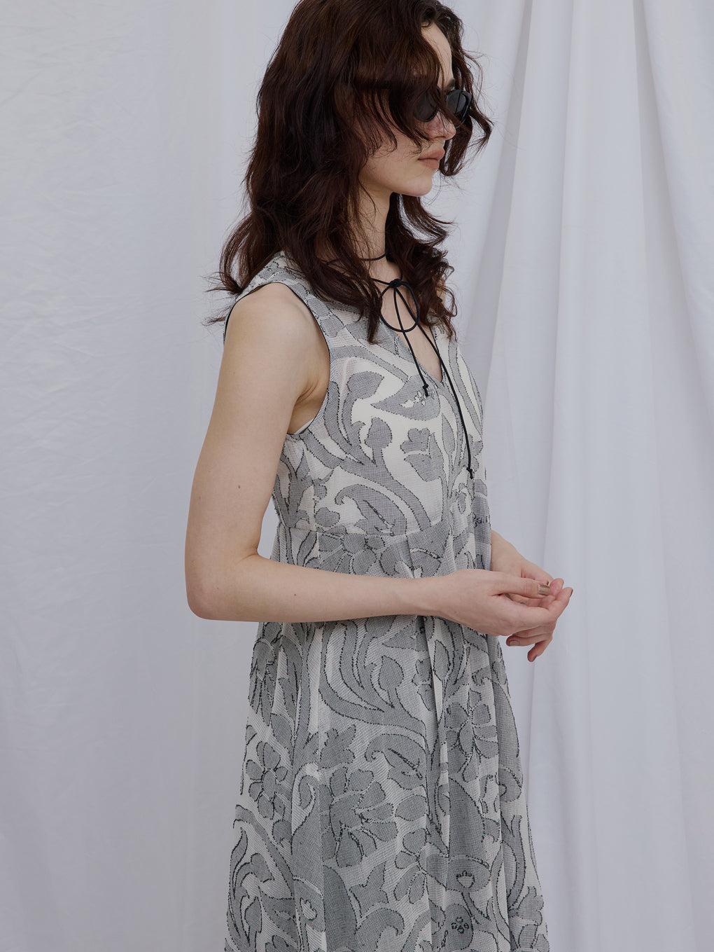 MEDI KITTY V NECK DRESS