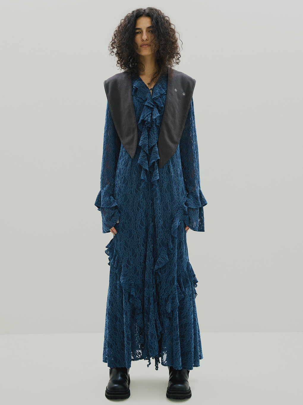 UND 2WAY CUT LACE FRILL DRESS