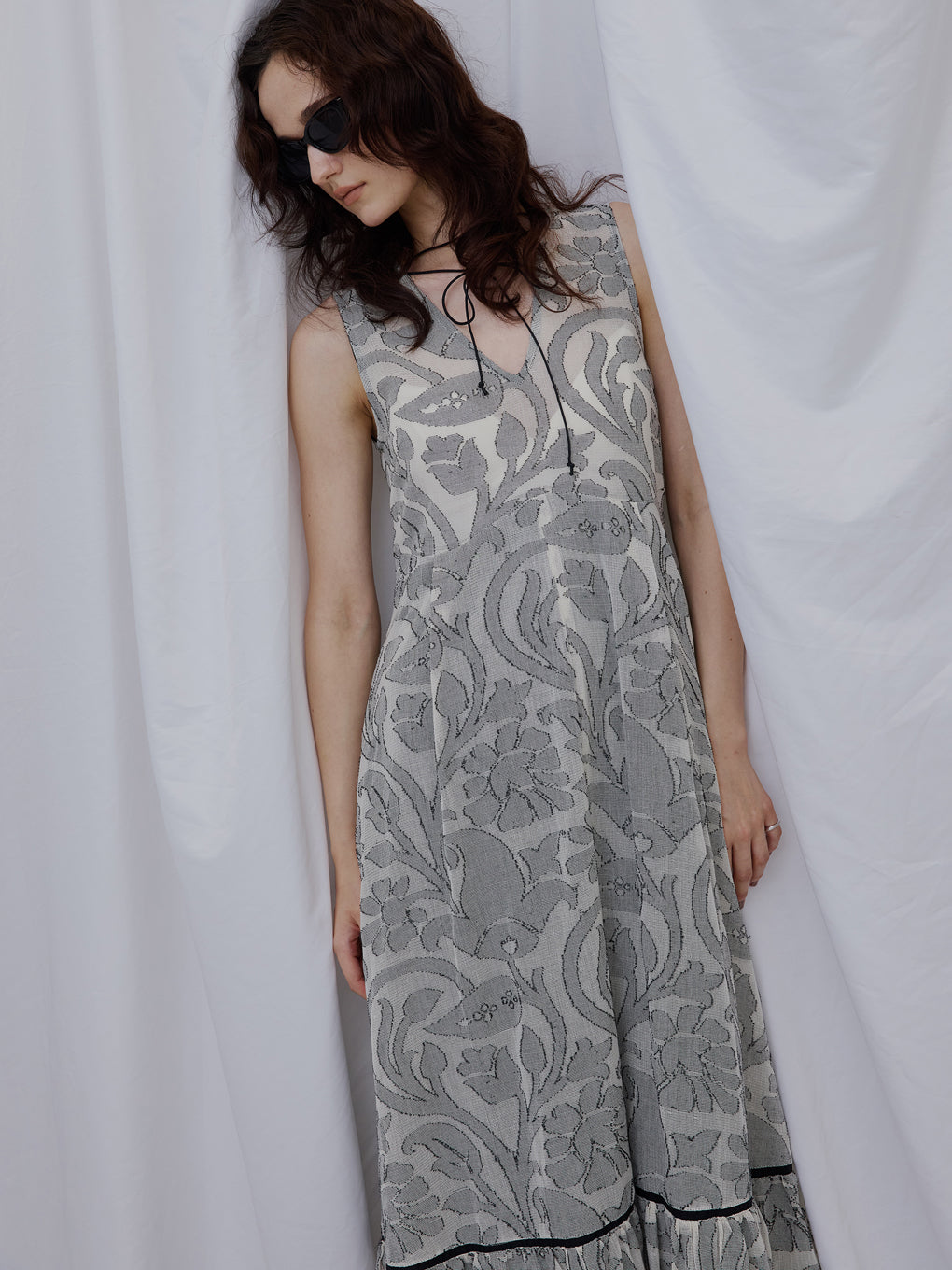 MEDI KITTY V NECK DRESS