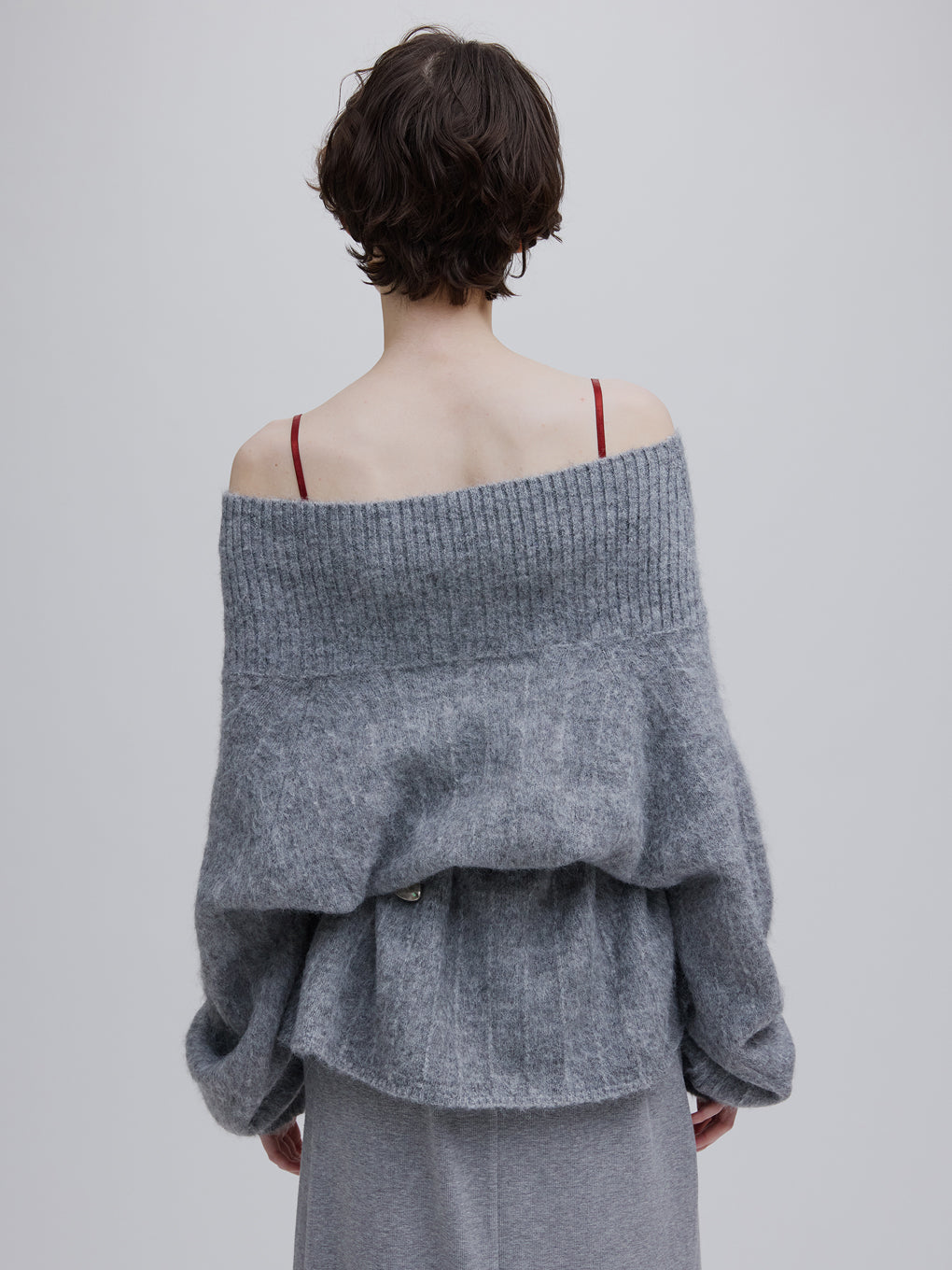UND FUZZY CABLE OFF SHOULDER KNIT
