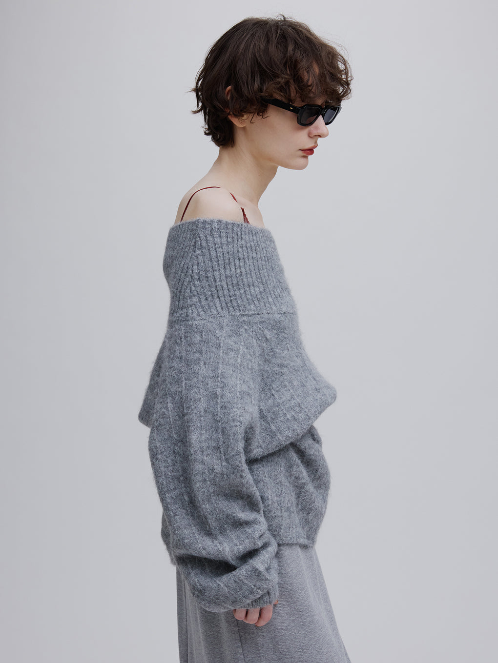UND FUZZY CABLE OFF SHOULDER KNIT