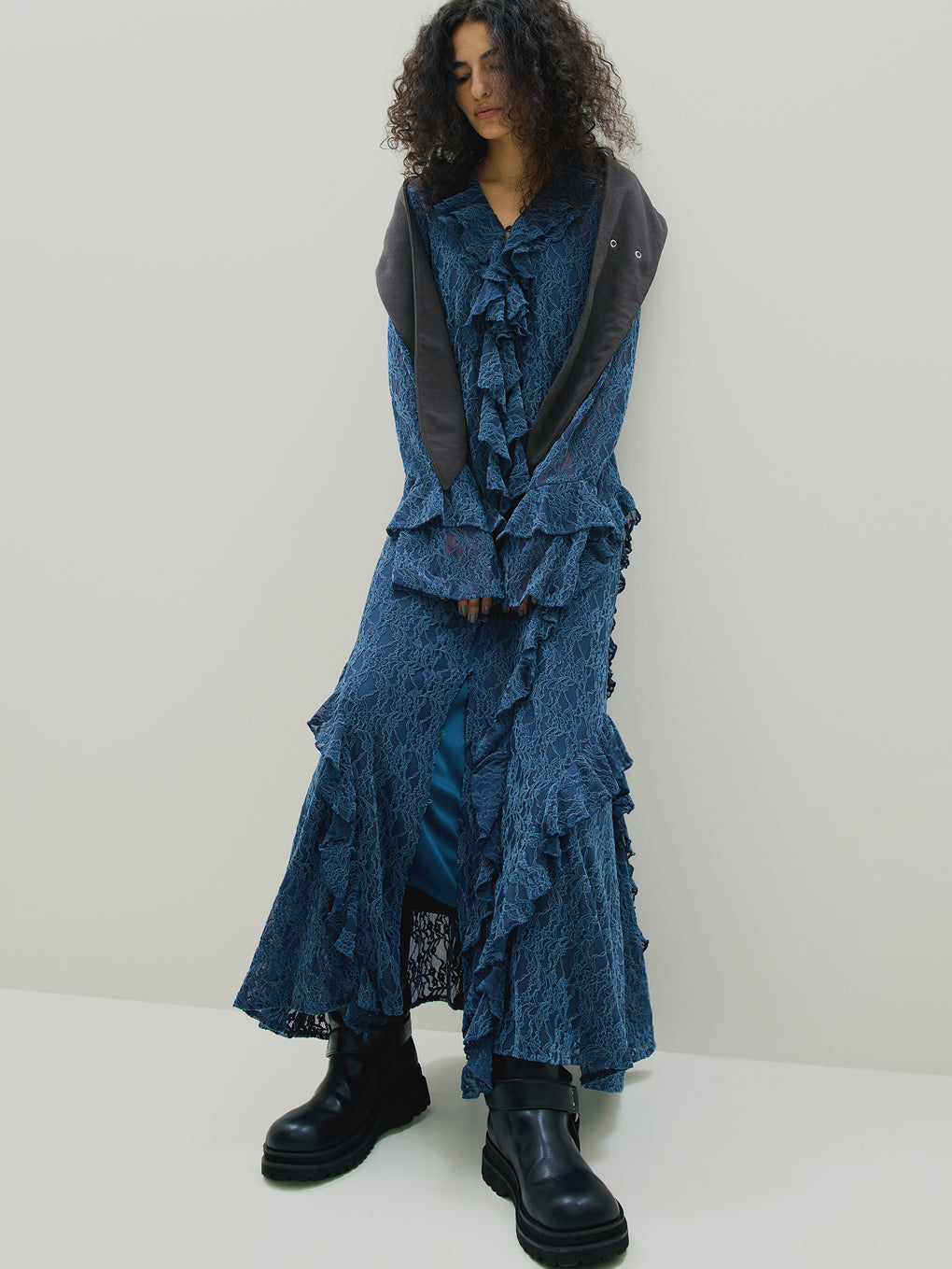 UND 2WAY CUT LACE FRILL DRESS