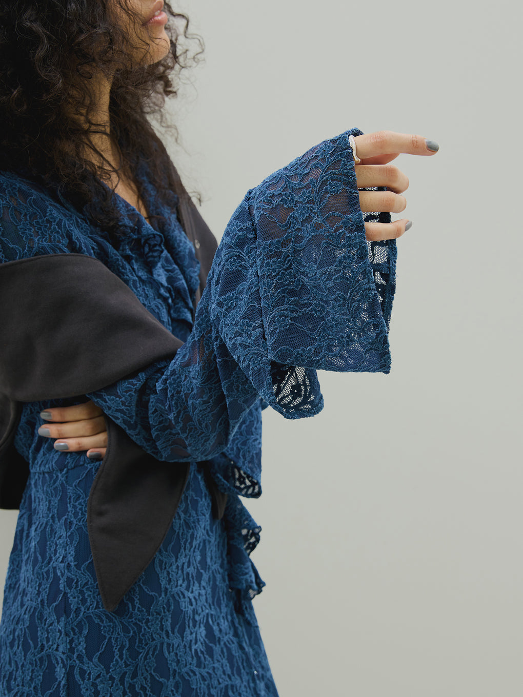 UND 2WAY CUT LACE FRILL DRESS