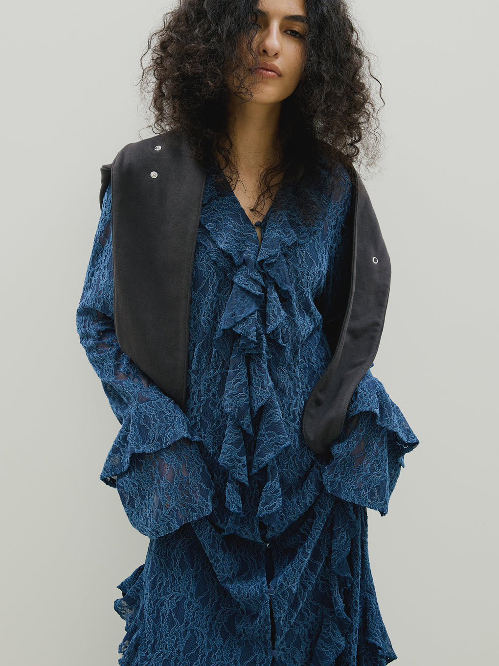 UND 2WAY CUT LACE FRILL DRESS