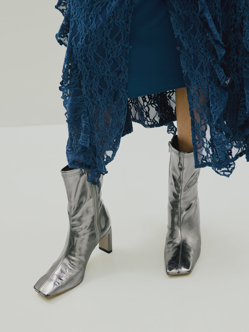 UND SQUARE TOE SHORT BOOTS