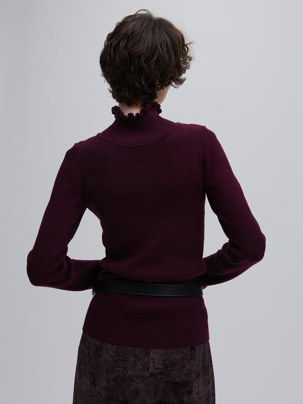 UND 2WAY FRILL NECK ZIP KNIT TOP