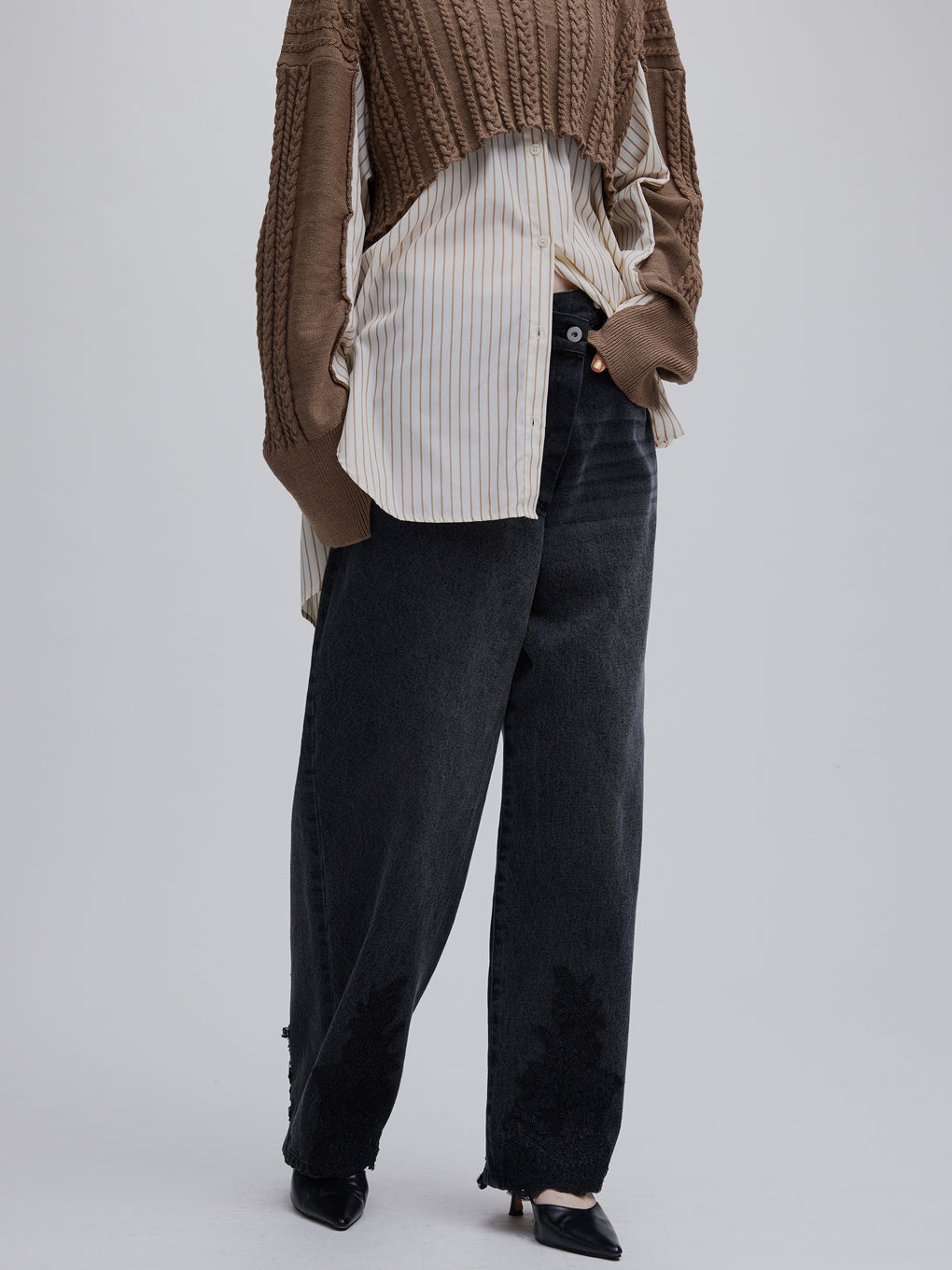 UND WIDE TUCK LACE DENIM PANTS