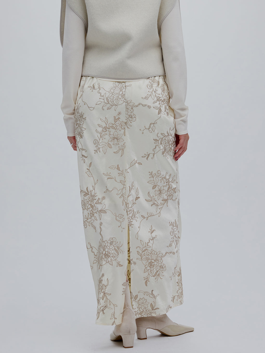 SEQUIN EMBROIDERY SATIN SKIRT