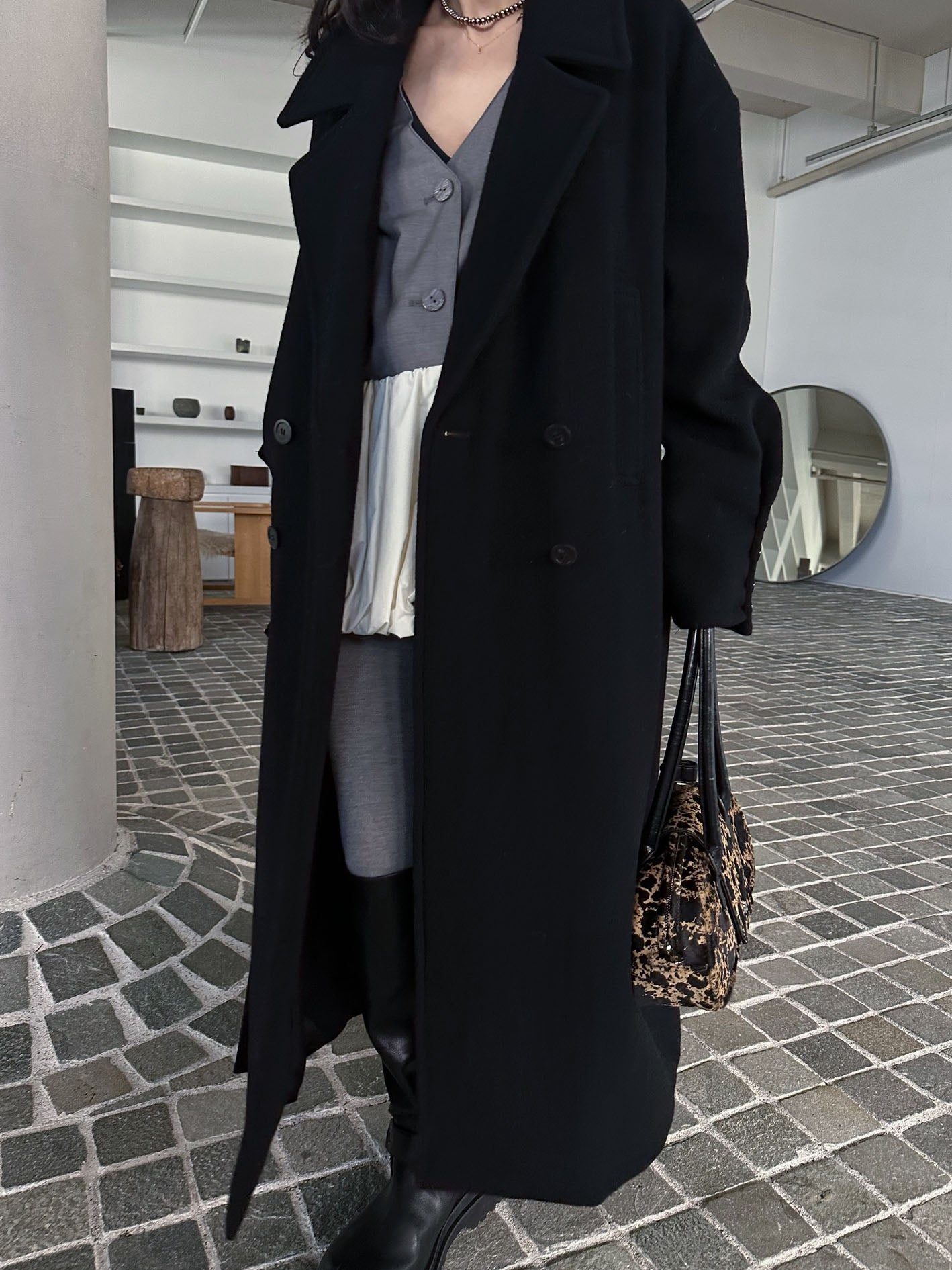 WIDE SHOULDER WOOL CHESTER COAT