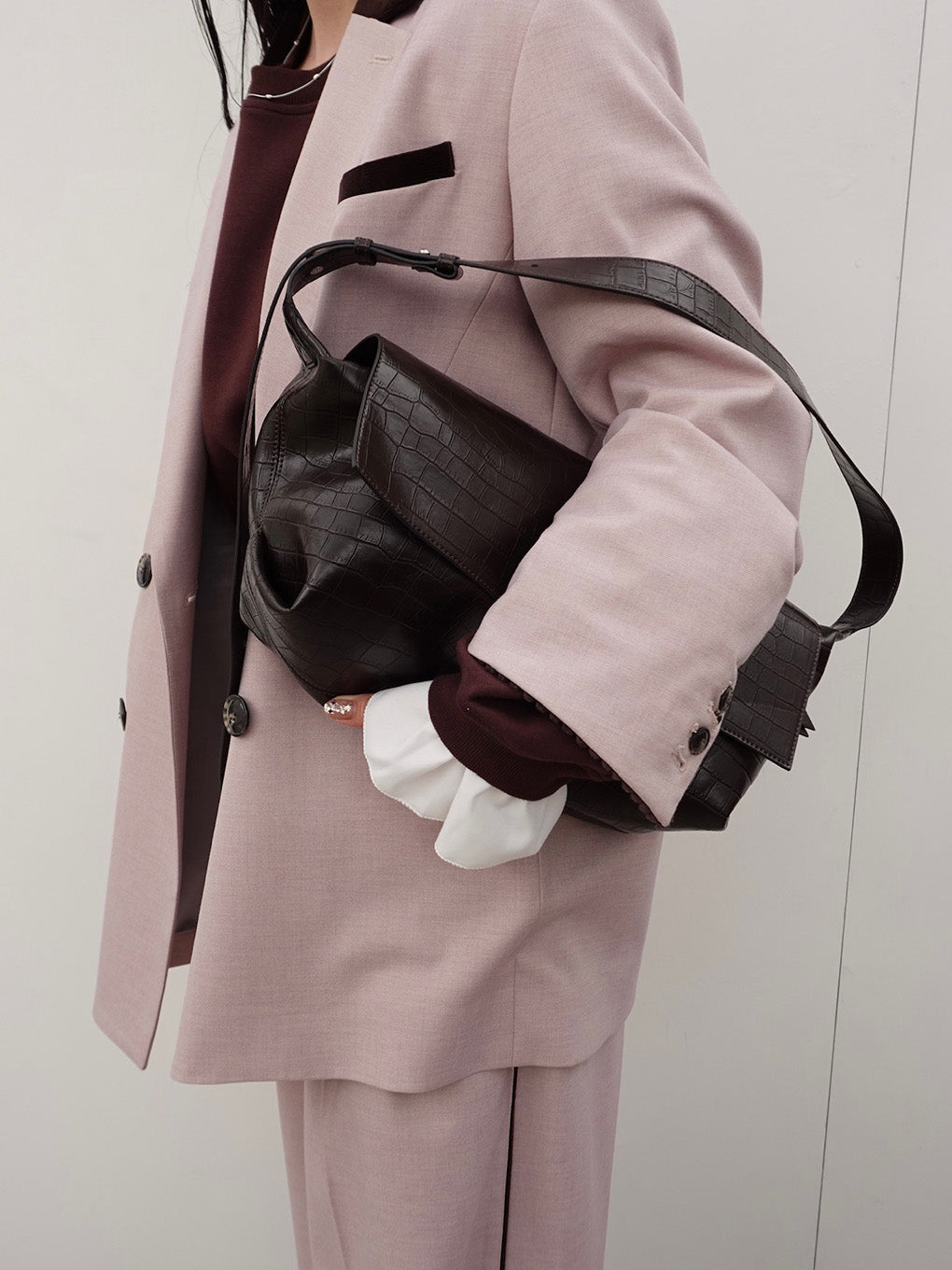 UND WIDE FLAP SHOULDER BAG