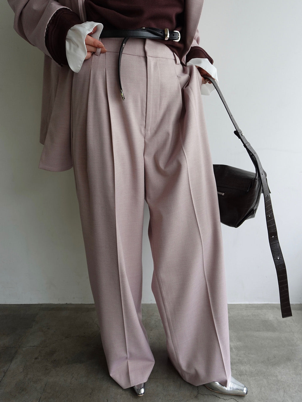 UND LINE DETAIL WIDE STRAIGHT PANTS