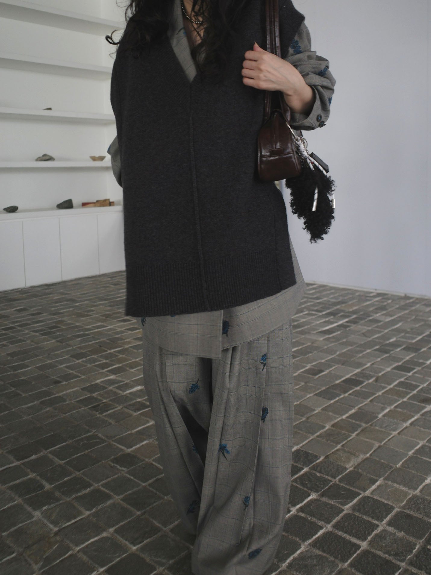 CHECK FLOWER PLEATS PANTS