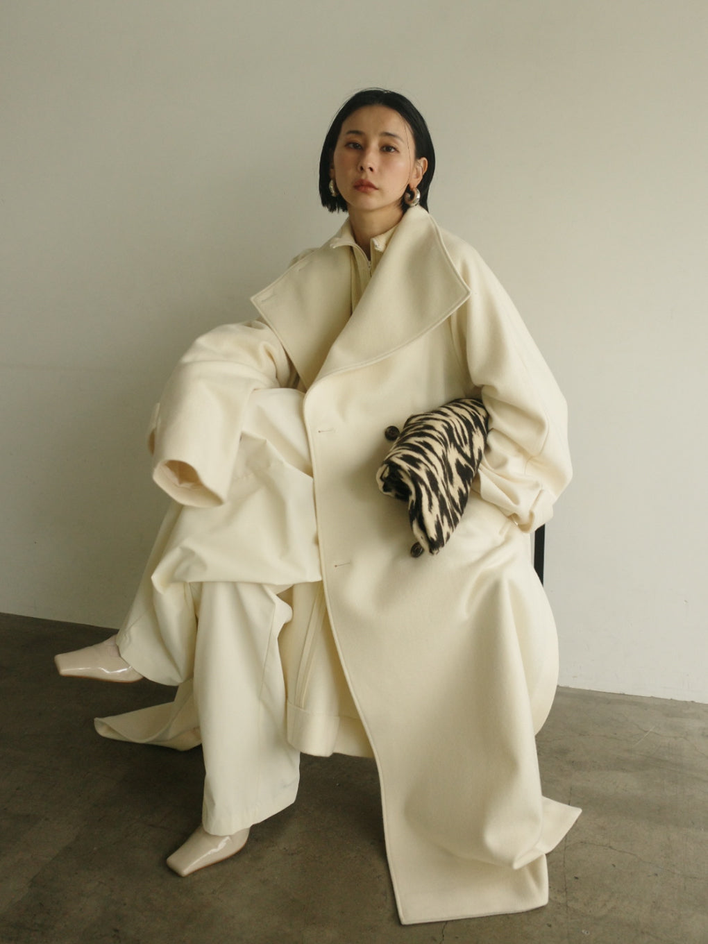 WOOL ASYMMETRY STAND COLLAR COAT