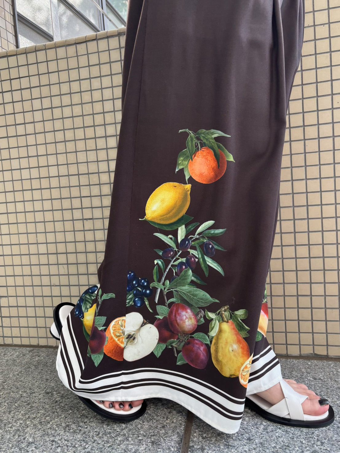 MEDI FRUIT SCARF PATTERN TUCK PANTS