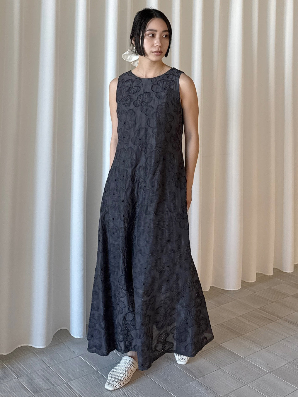 MEDI EMBROIDERY BACK LACE UP DRESS