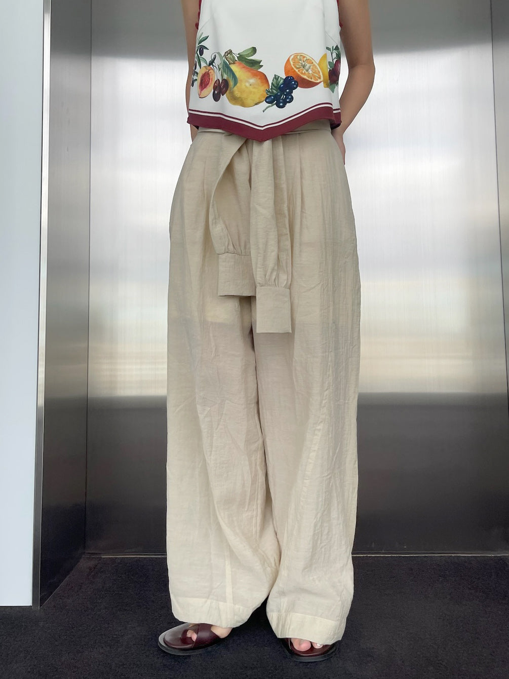 MEDI SLEEVE BELT TUCK PANTS