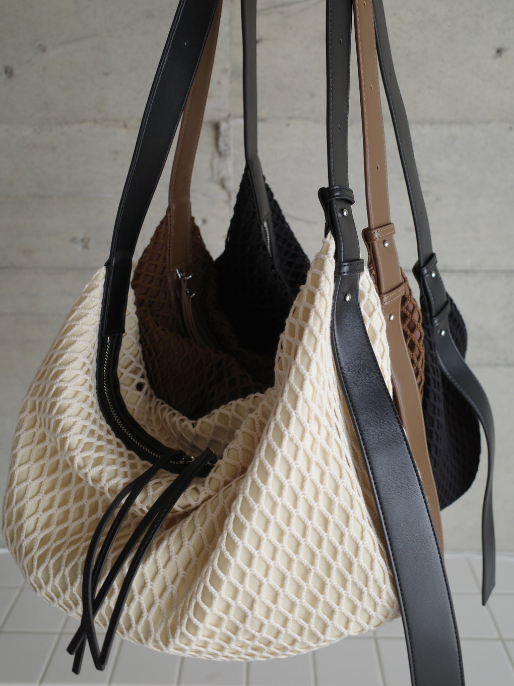 MEDI MESH ROUND SHOULDER BAG