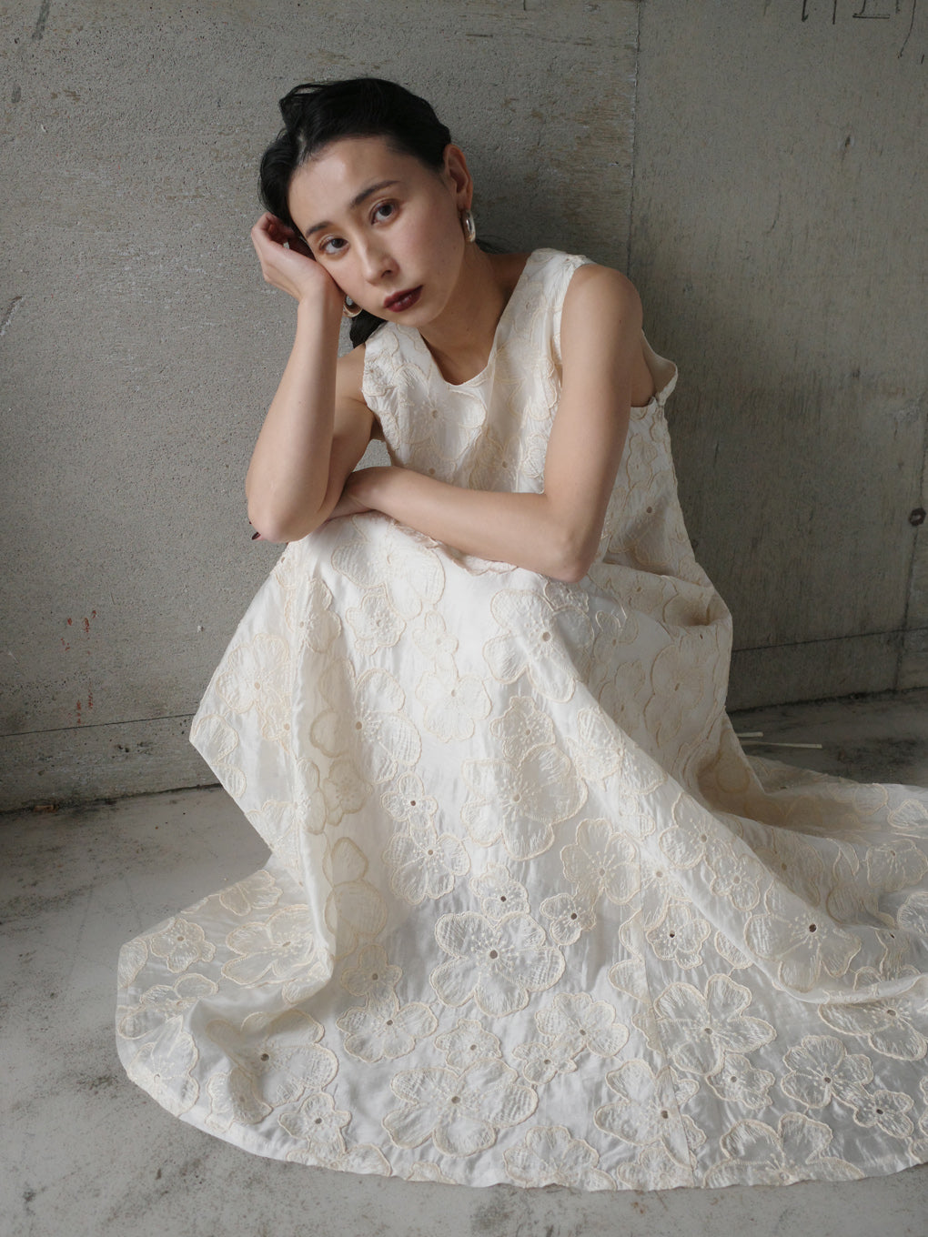 MEDI EMBROIDERY BACK LACE UP DRESS