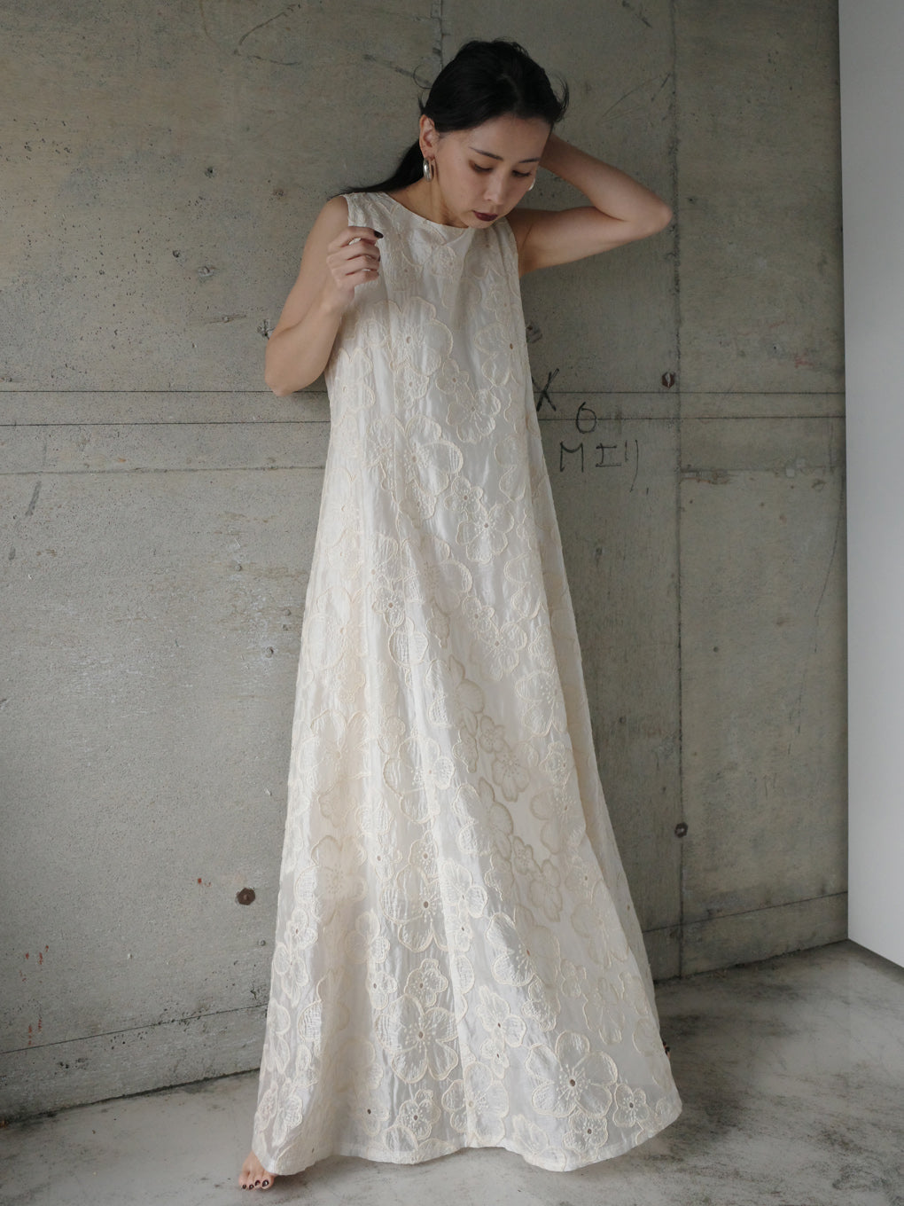 MEDI EMBROIDERY BACK LACE UP DRESS