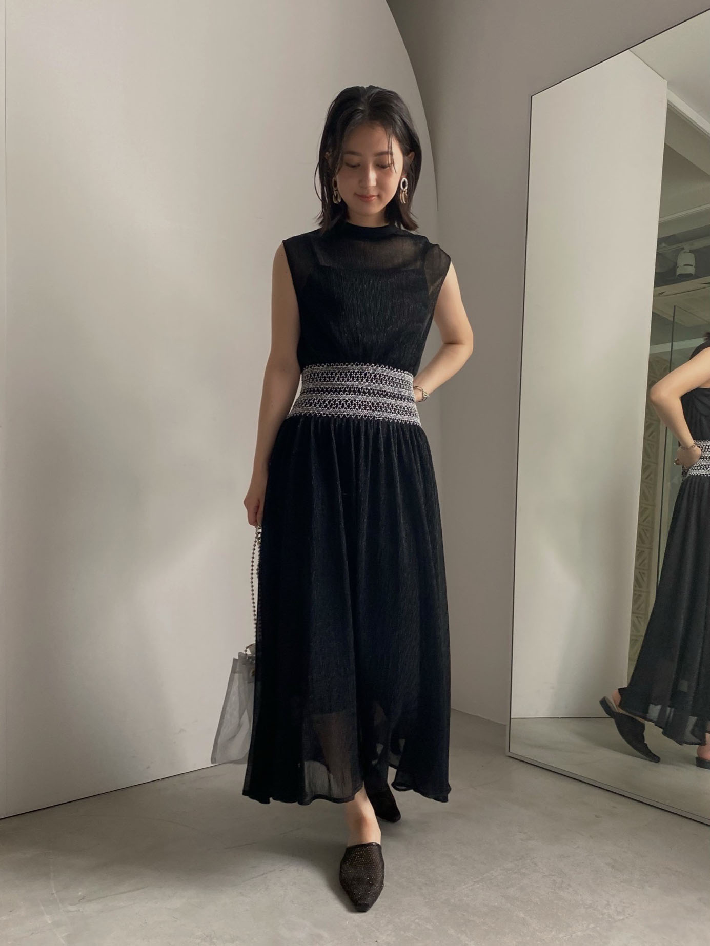 yu_MEDI SMOCKING LAME DRESS | AMERI