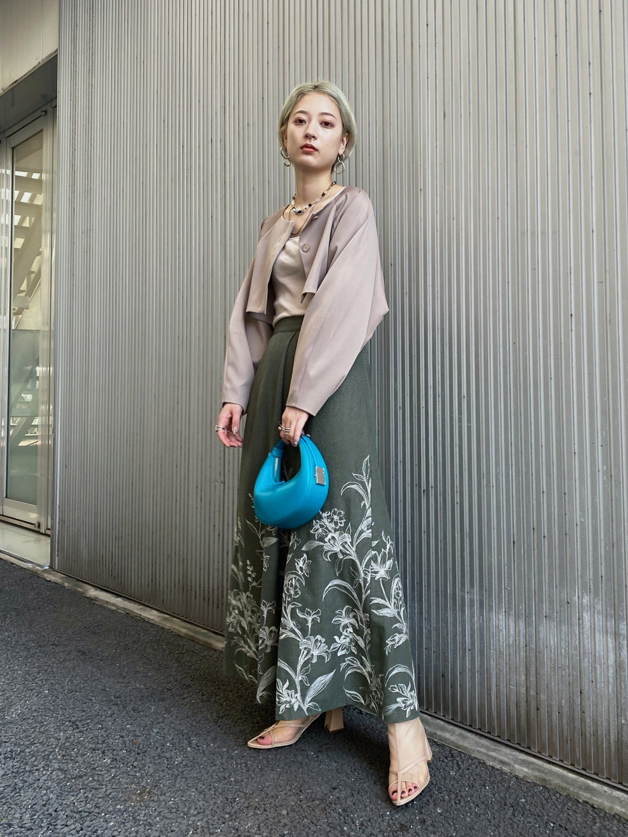 shiho_EMBROIDERY TUCK FLARED SKIRT