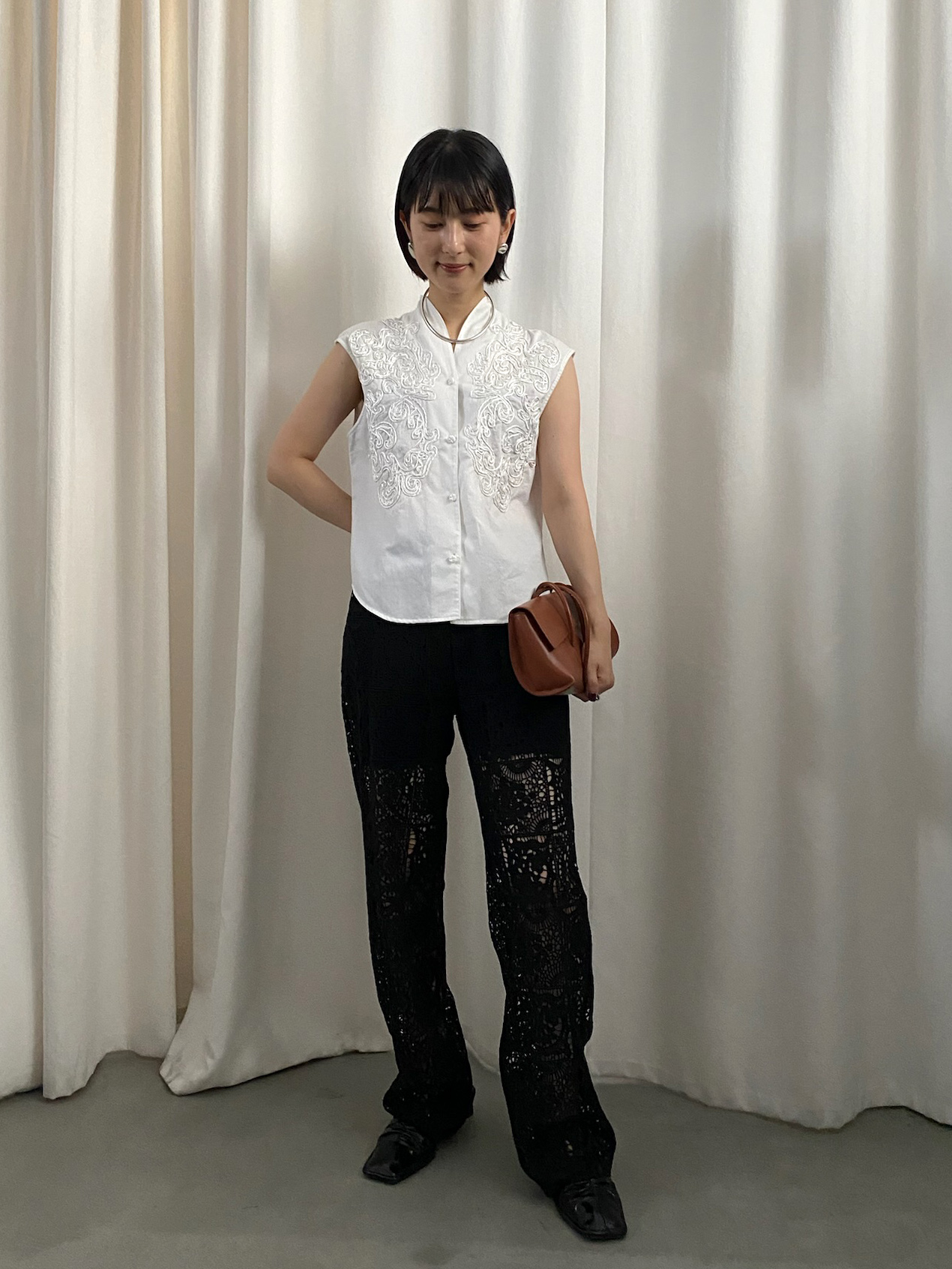 yu_CODE EMBROIDERY TOP