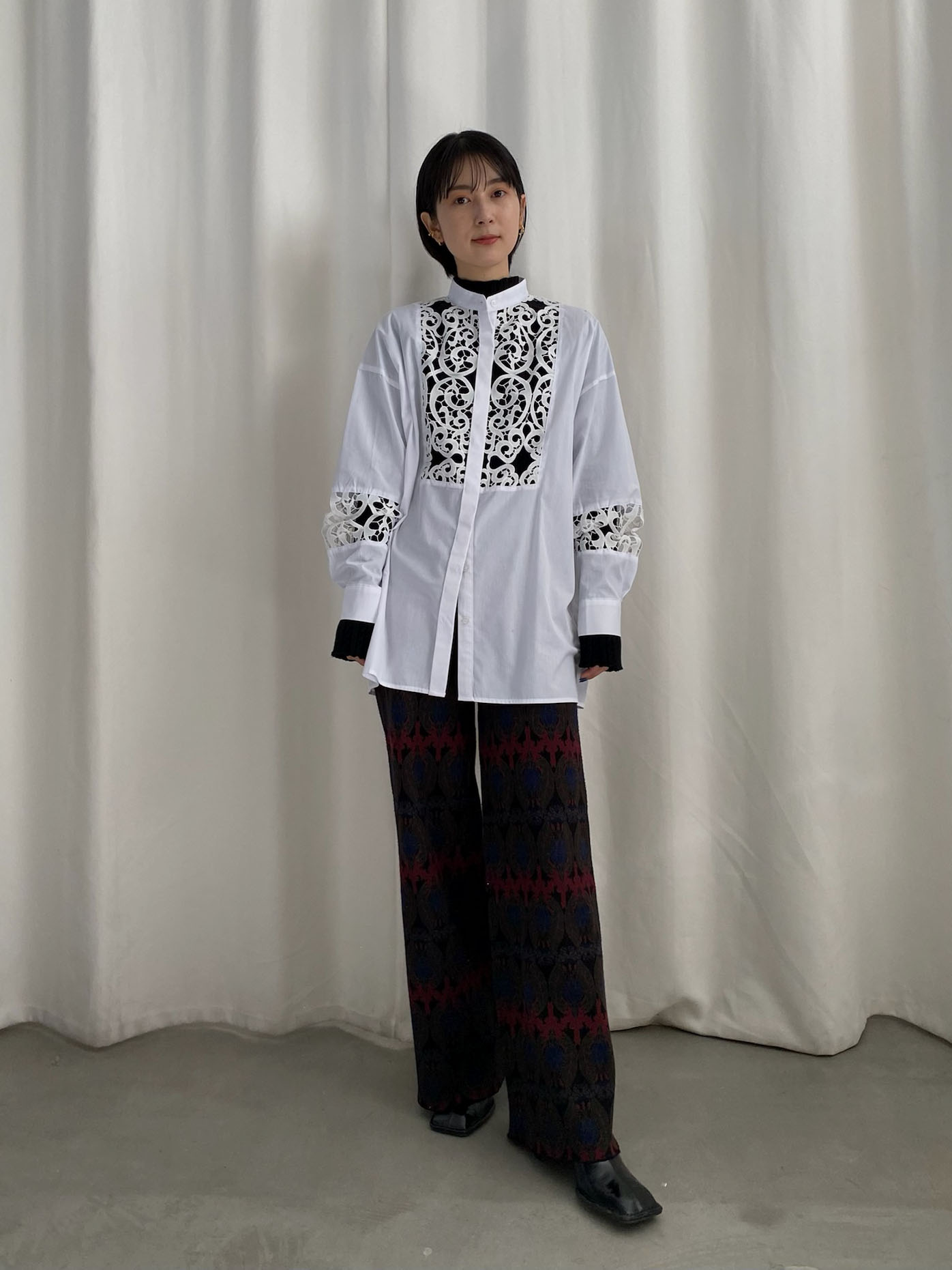 yu_UND EMBROIDERY LACE BLOUSE