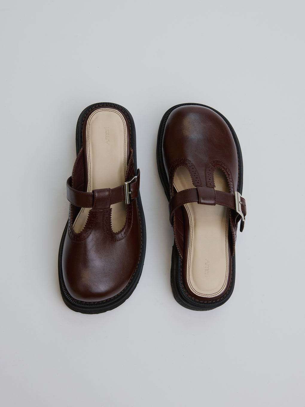 BROGUE SLIDE LOAFER