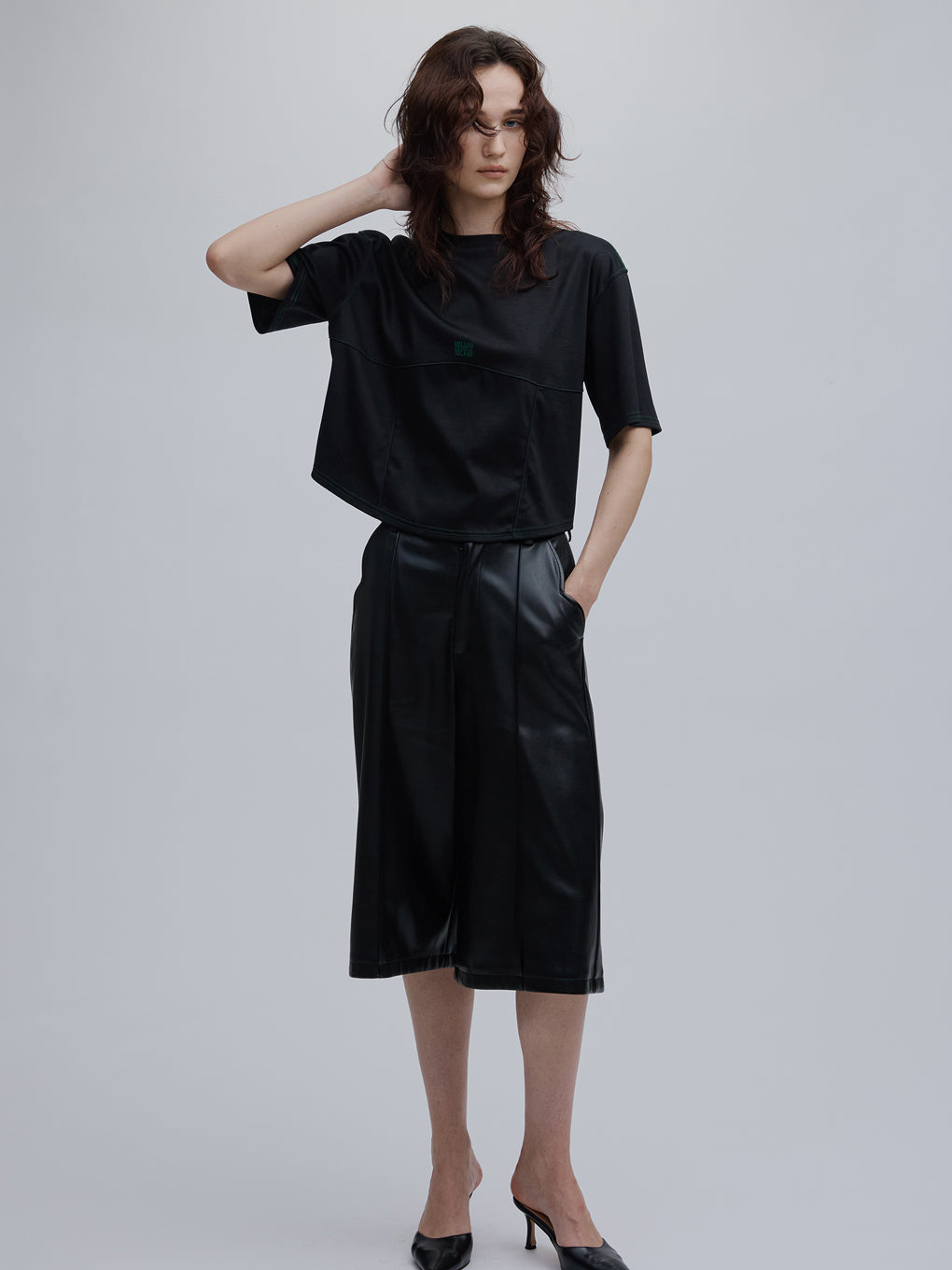 SYNTHETIC LEATHER BERMUDA PANTS
