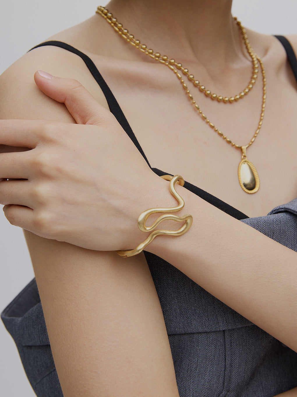 TWISTING WAVE DESIGN BANGLE