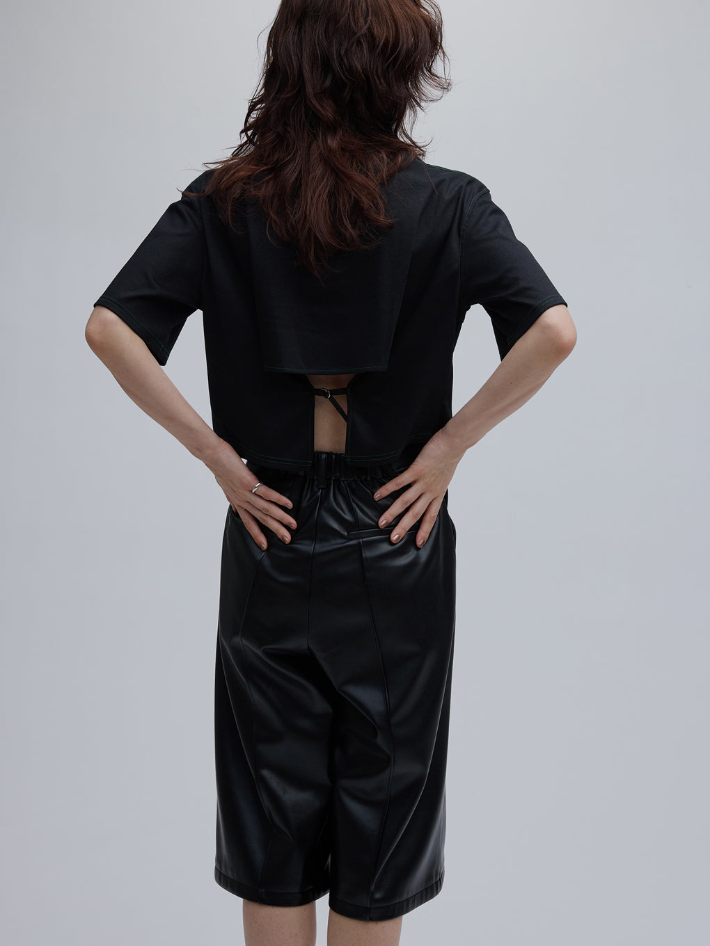 BACK OPEN SHINE TEE