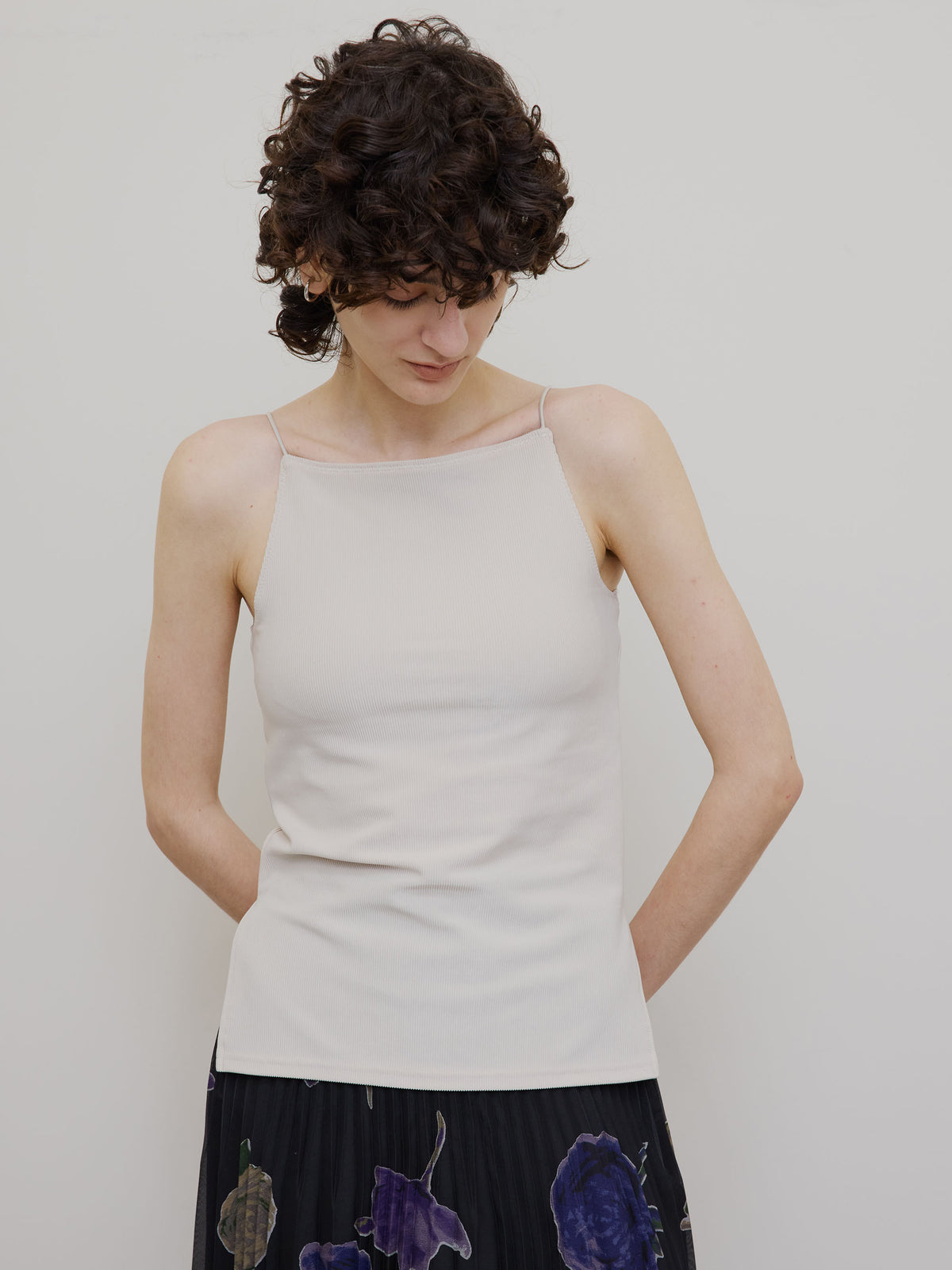 MEDI GLOSS RIB BACK SLIT CAMISOLE