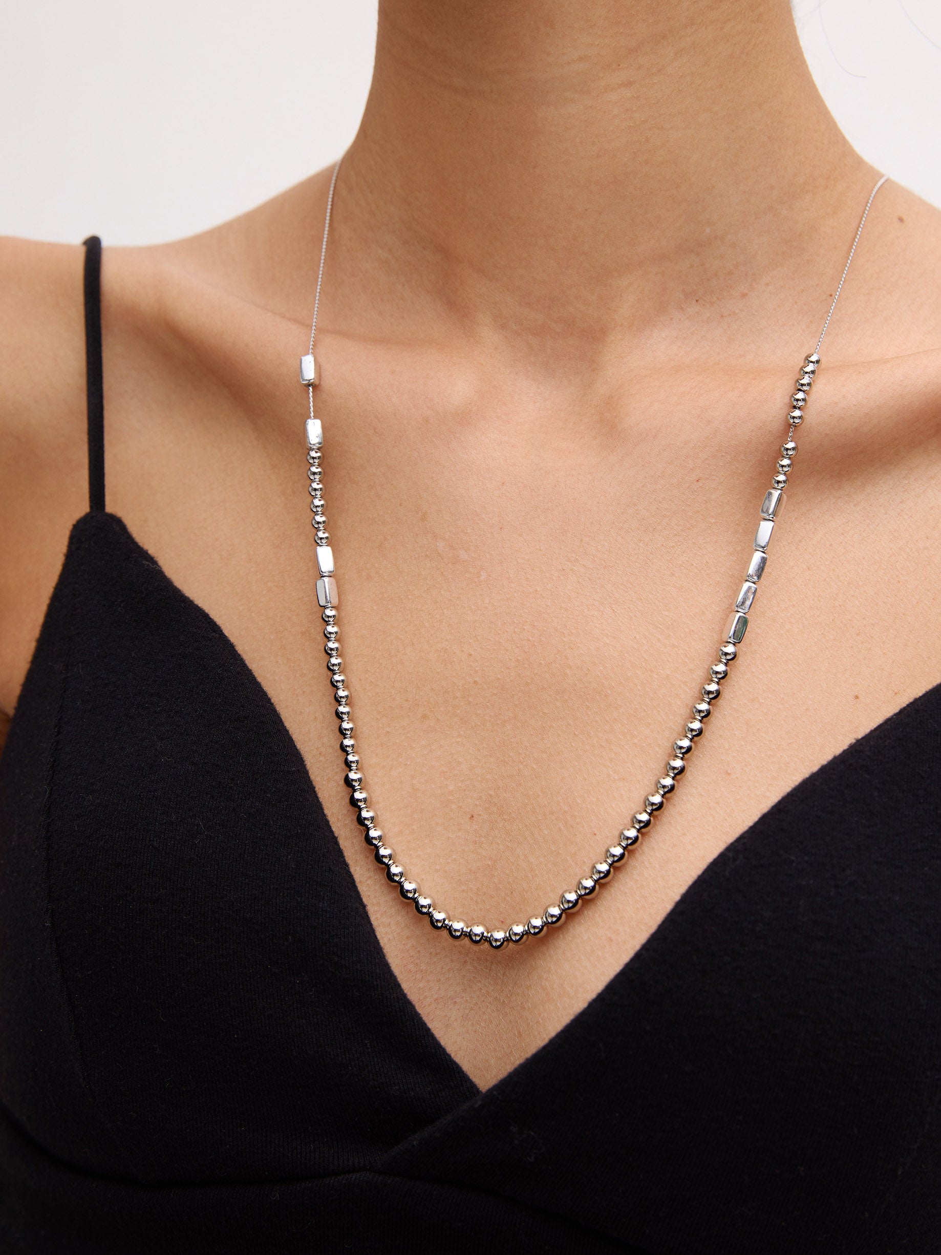 Bijou R.I Thin Chain Beads Necklace