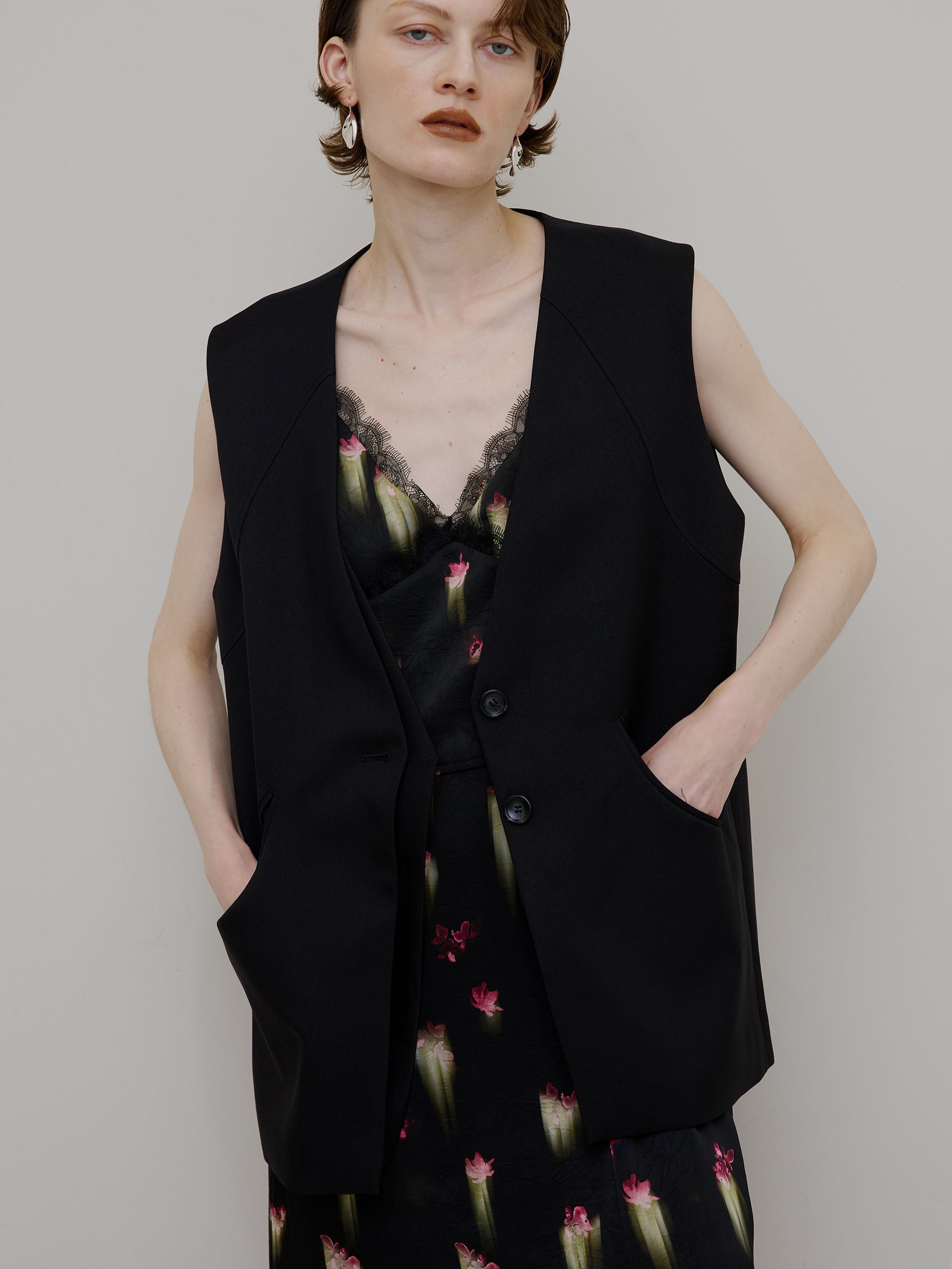 DOUBLE LAYER LIKE CURVE VEST