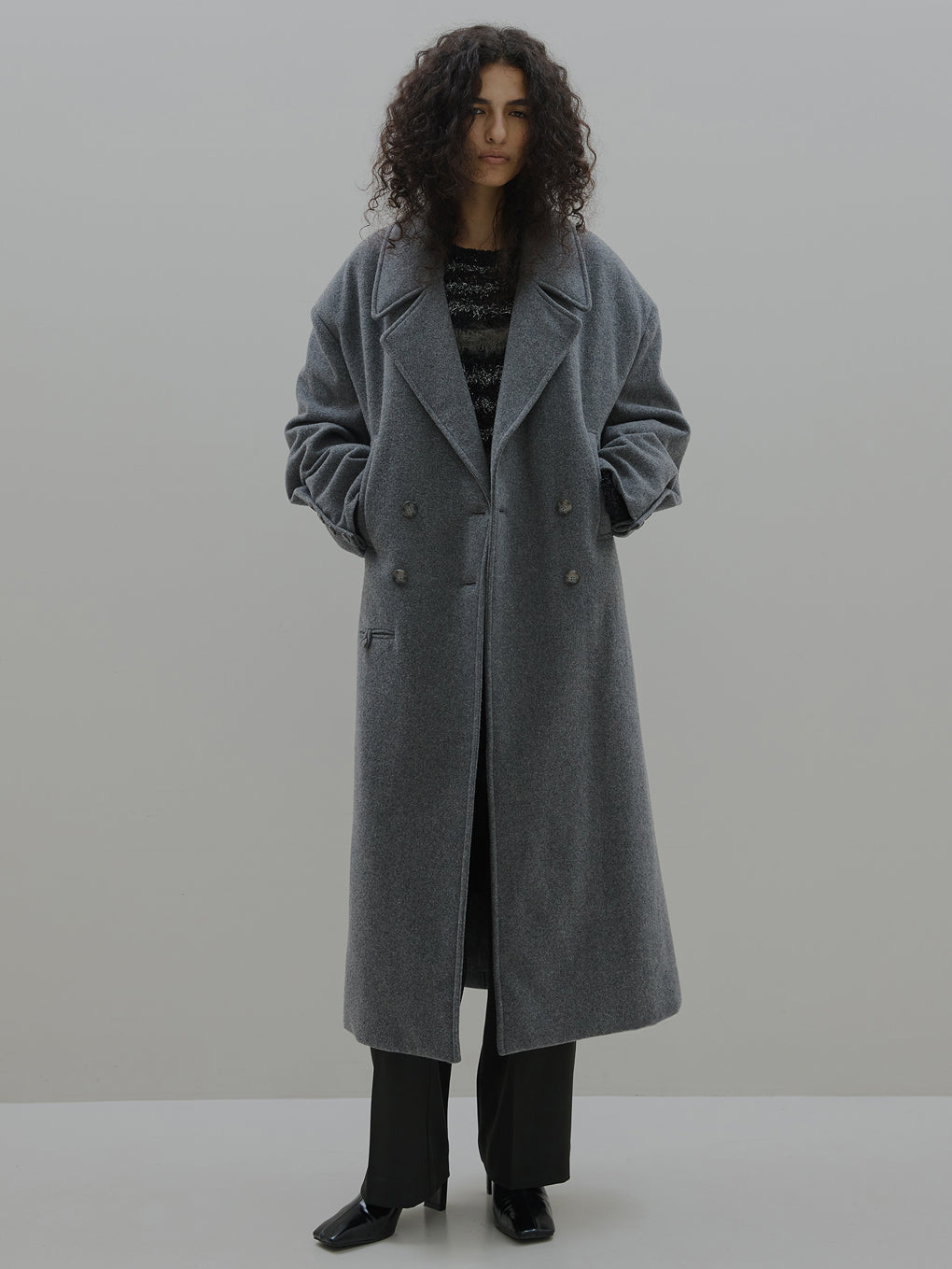 WIDE SHOULDER WOOL CHESTER COAT