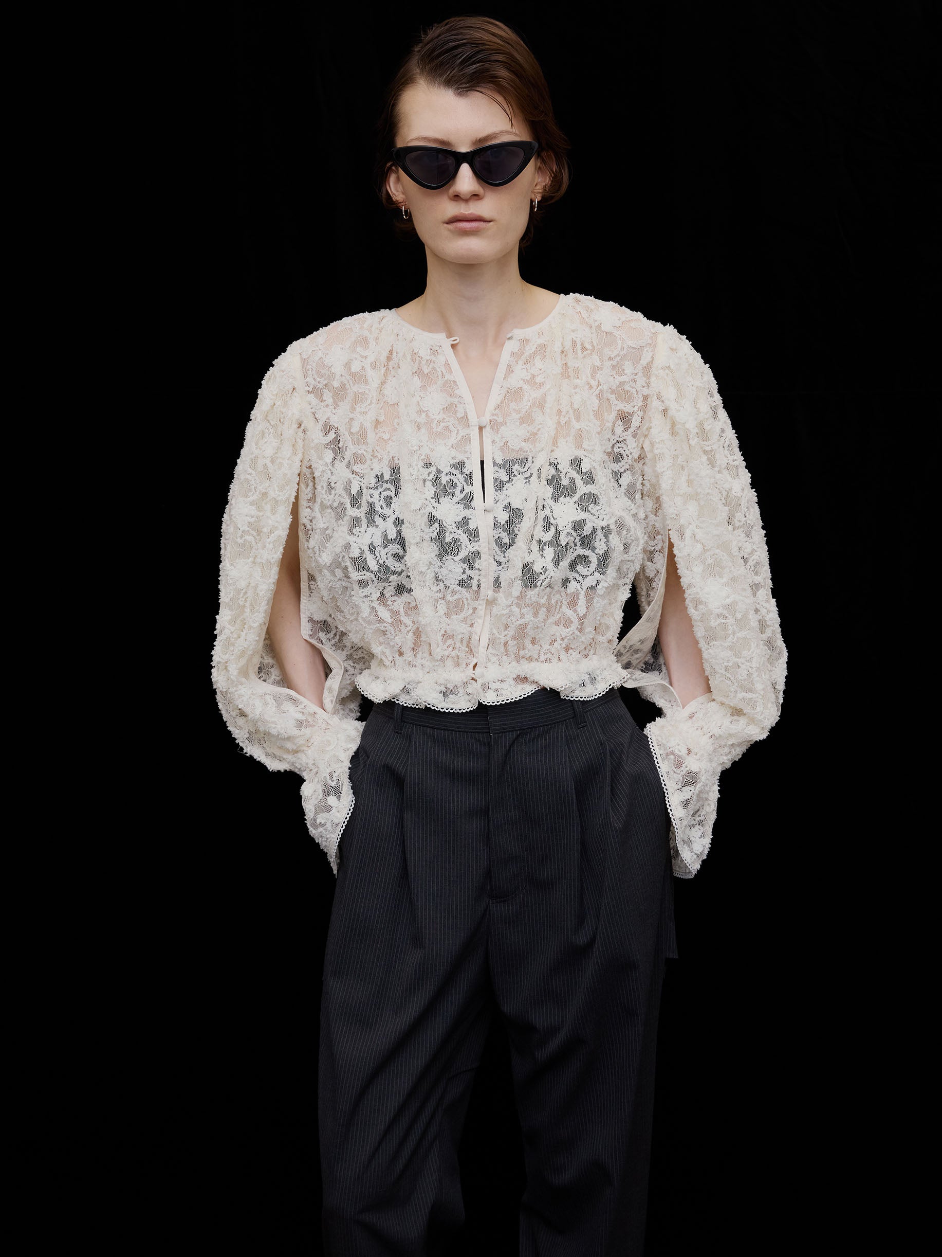 BRUSHED LACE VOLUME BLOUSE