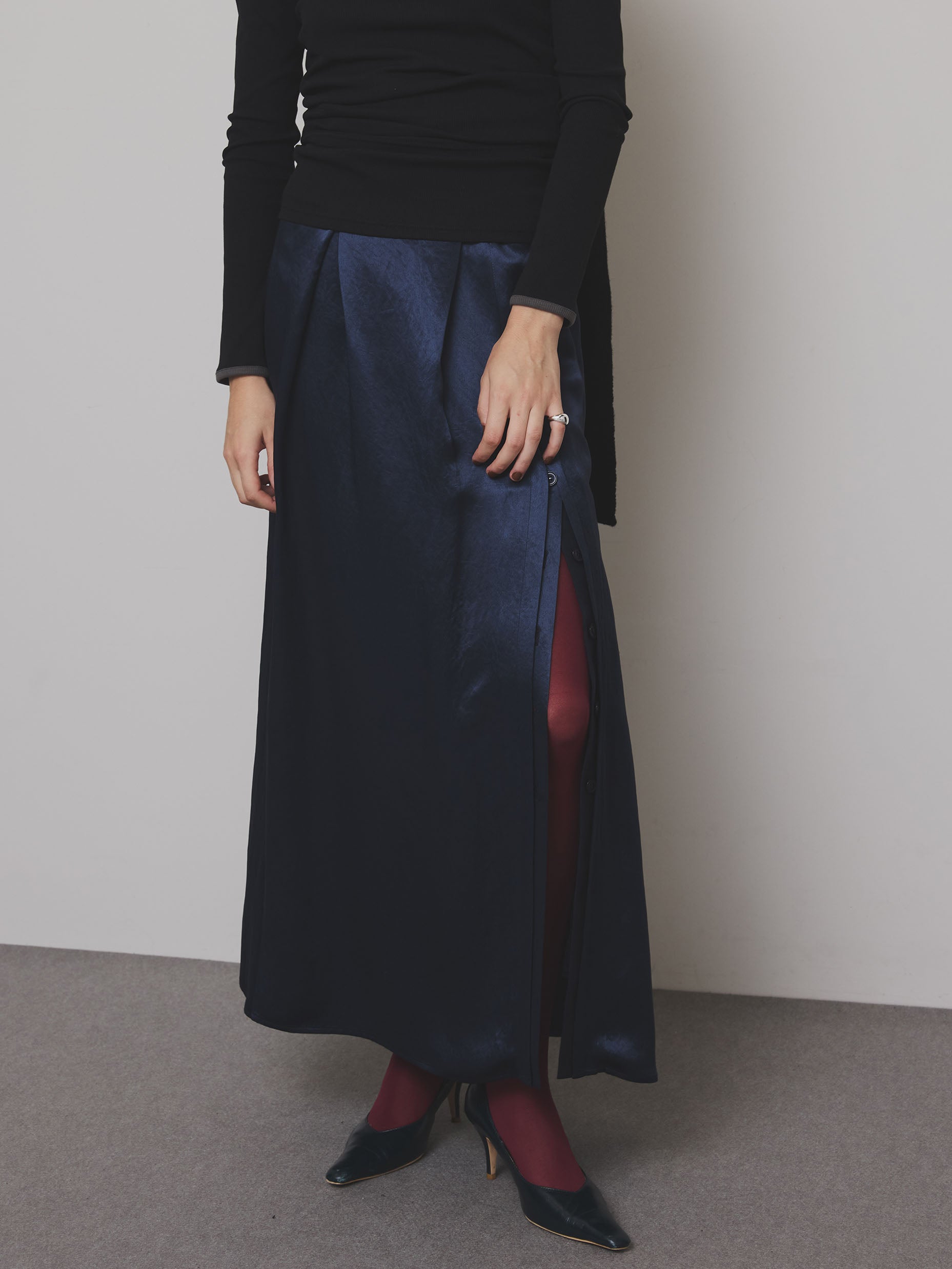 HEAVY SATIN ASYMMETRY TACK SKIRT