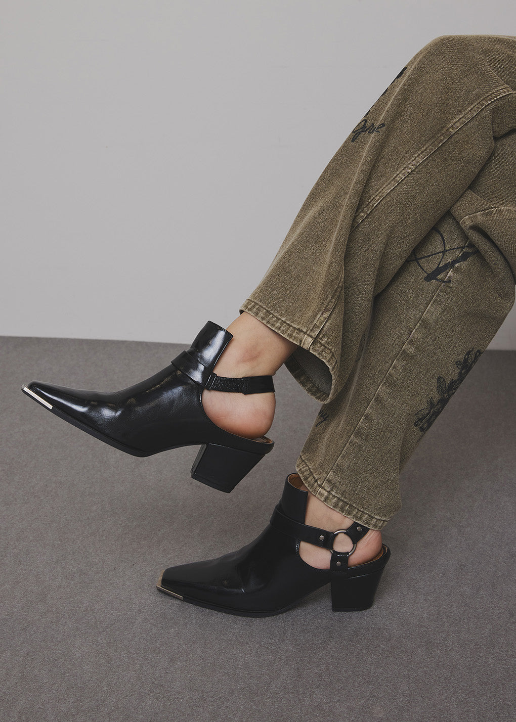 BUCKLE ANKLE SHOES
