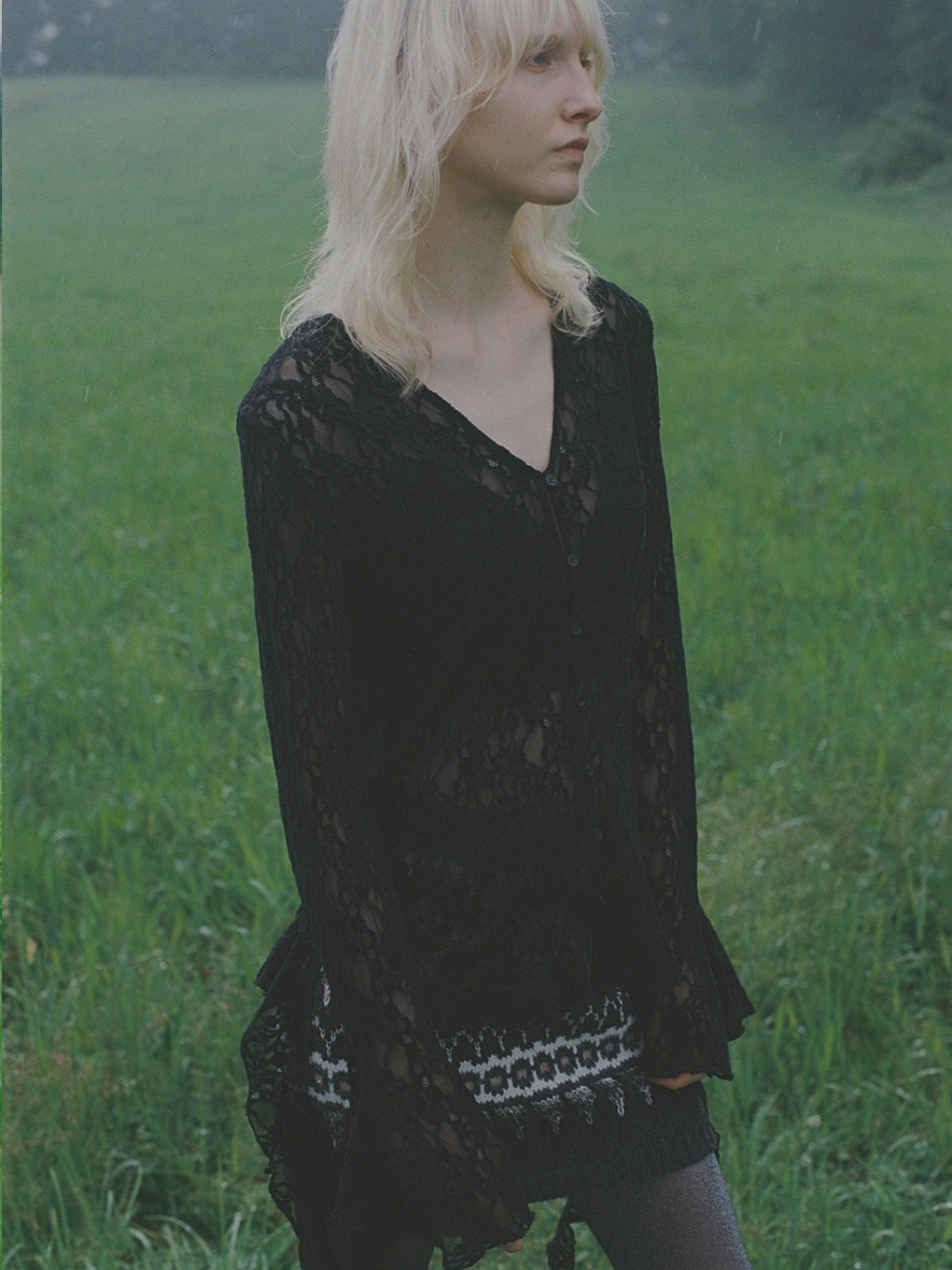 UND 2WAY CUT LACE FRILL TOP