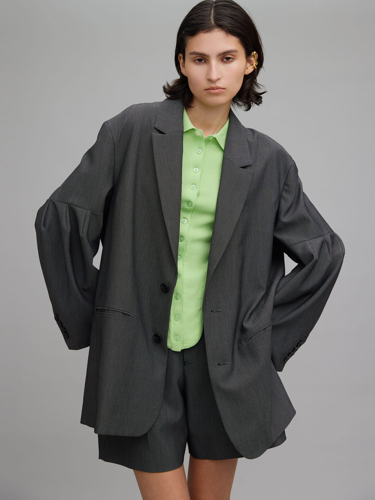 DIMENSIONAL SLEEVE JACKET