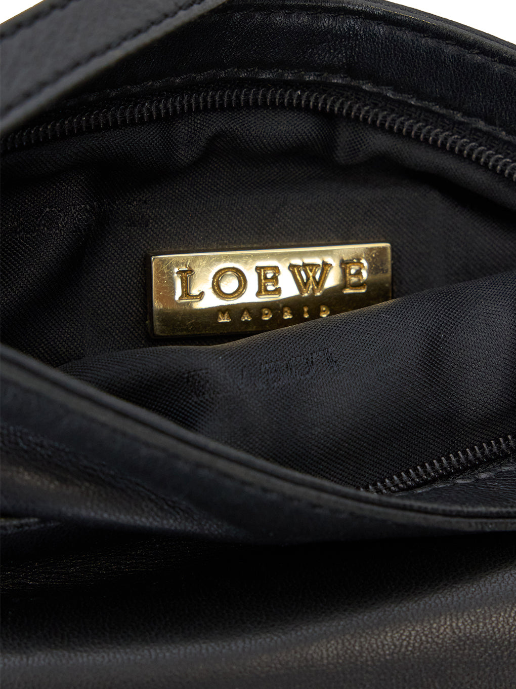 LOEWE アナグラム刻印ショルダーバッグ