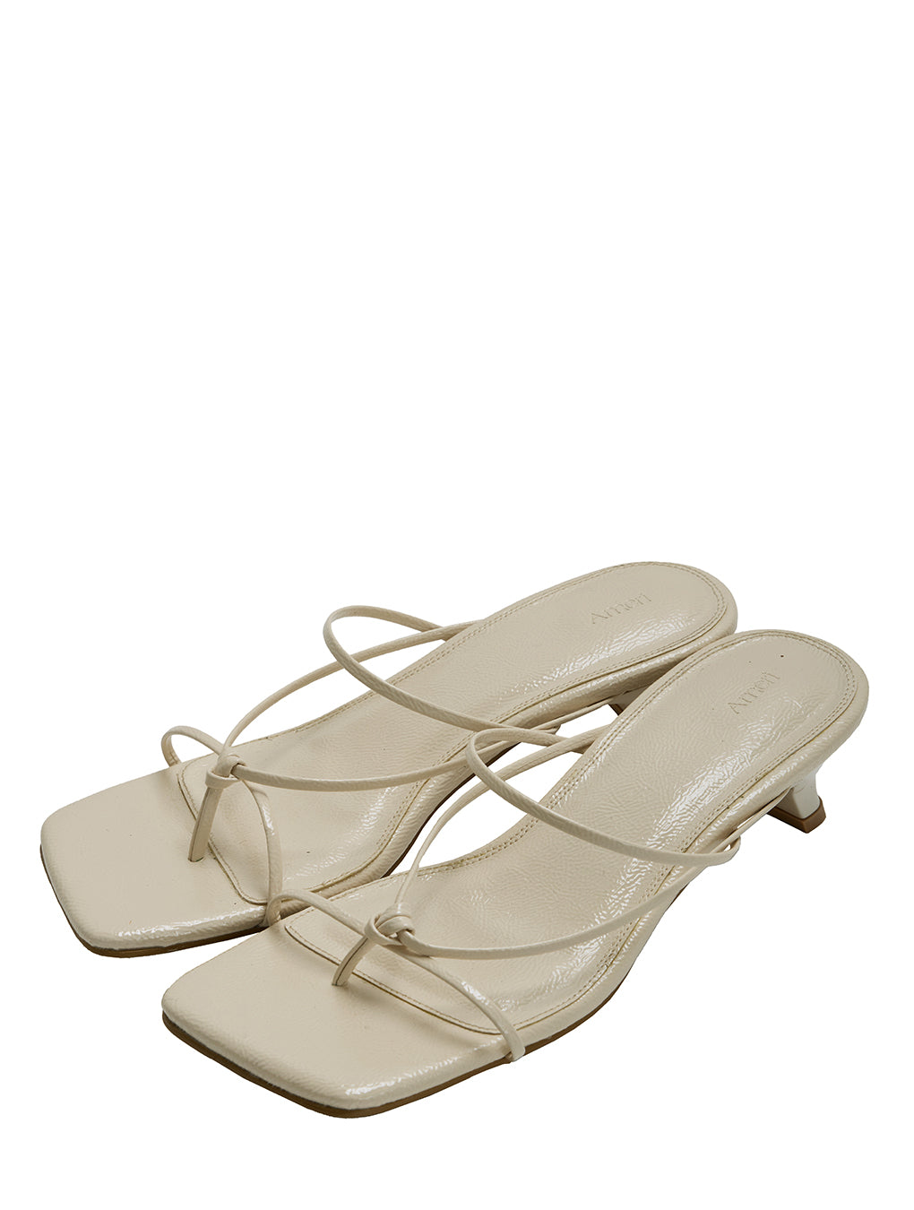 MEDI ENAMEL STRAP THONG SANDALS