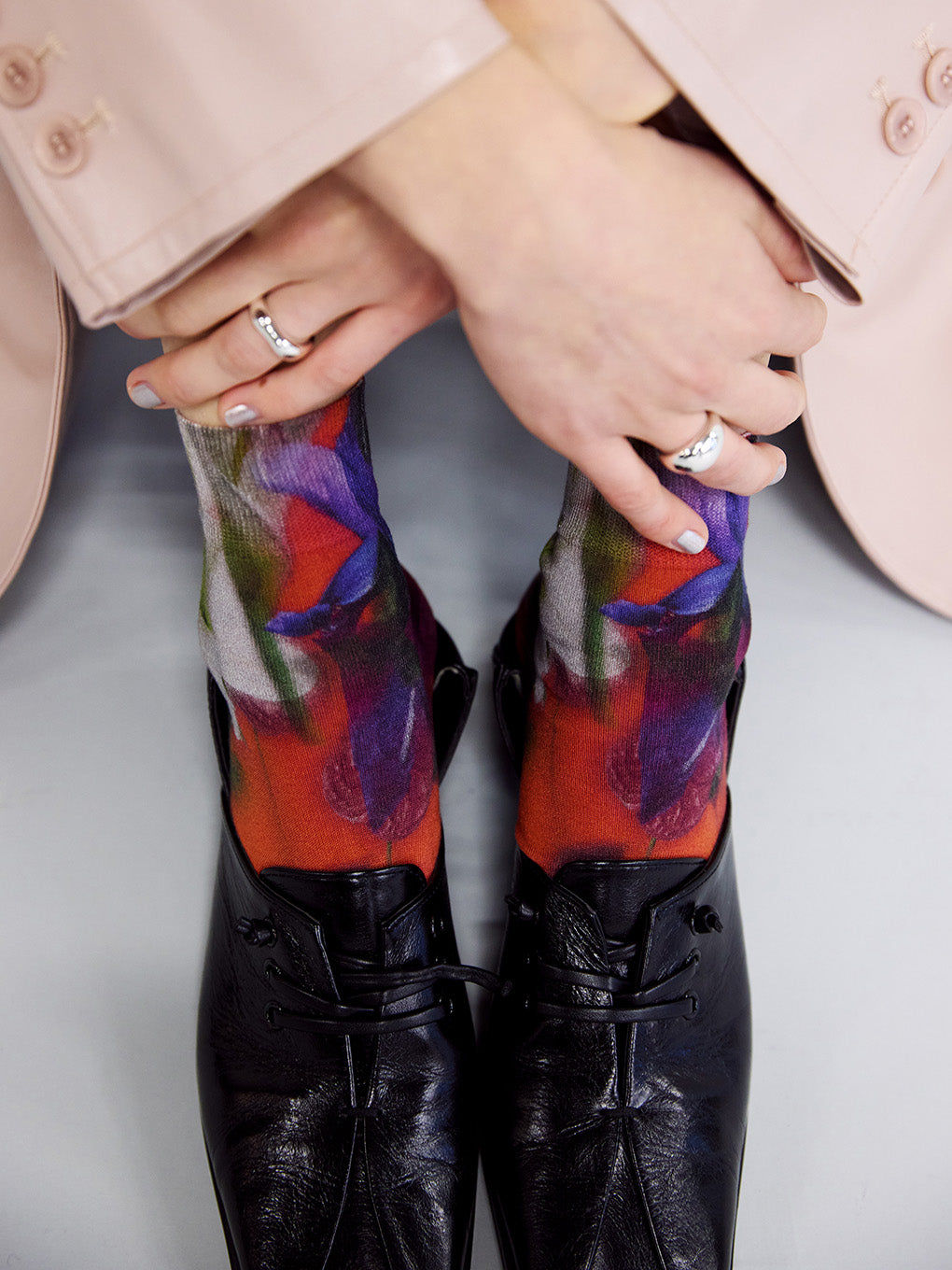 SMOKE FLOWER PRINT SOCKS